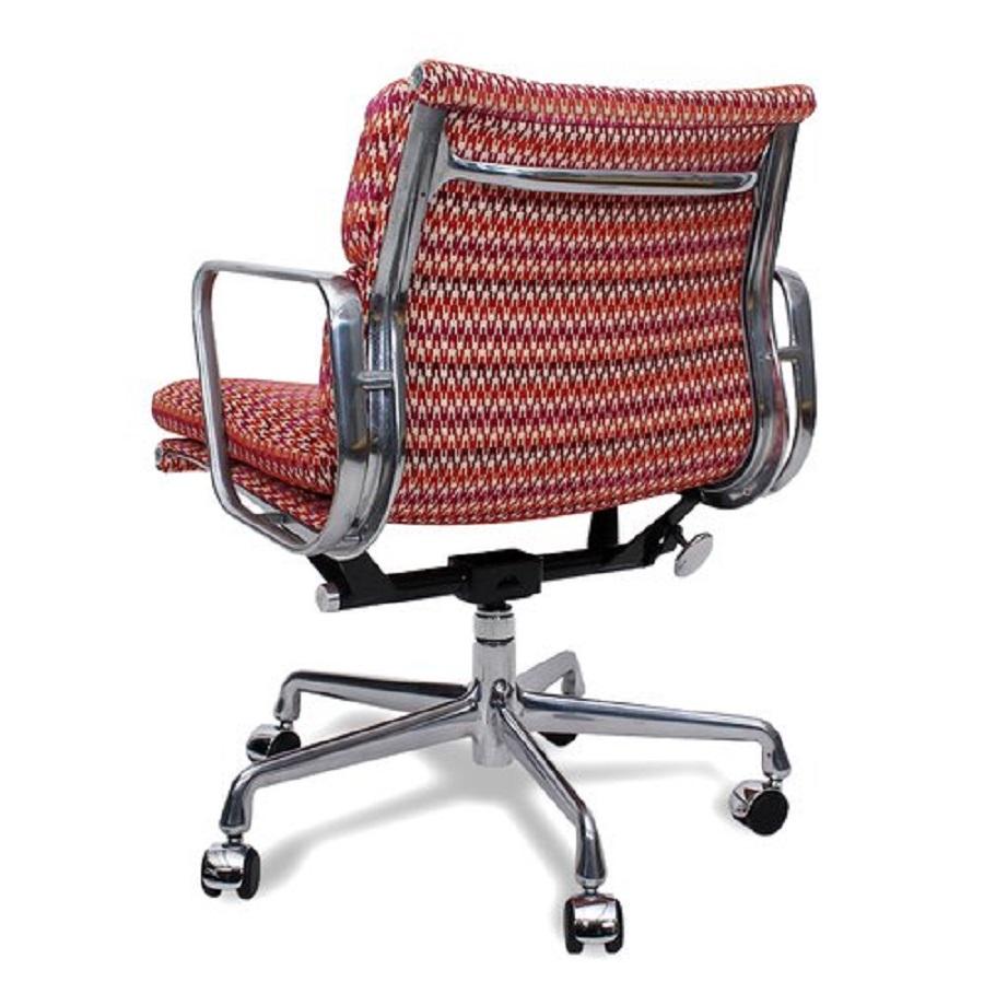 Fabric Eames Soft Pad Management Chair by Charles and Ray Eames for Herman Miller with