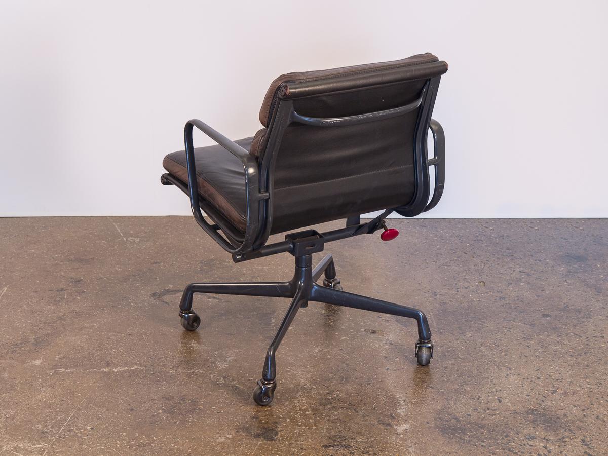 herman miller eames soft pad management chair