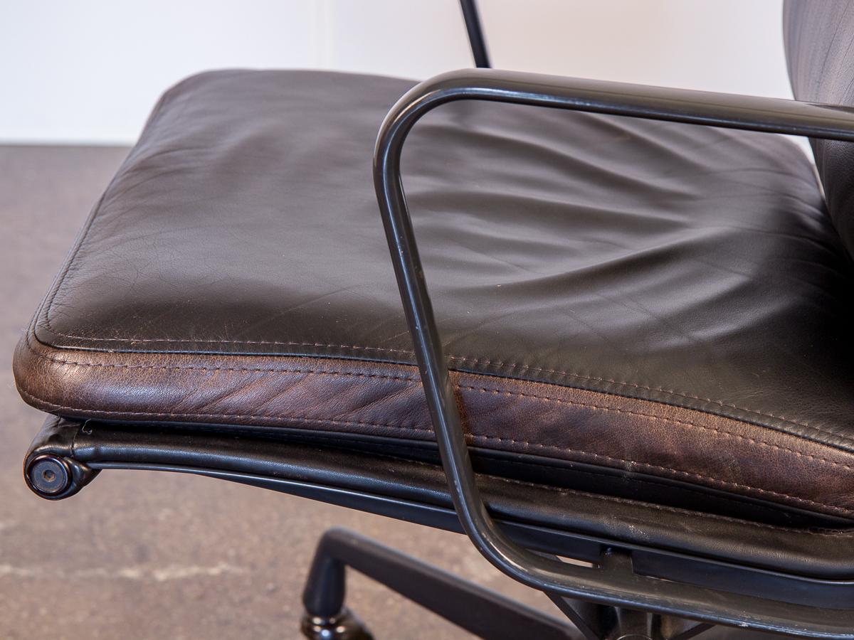 American Eames Soft Pad Management Chair