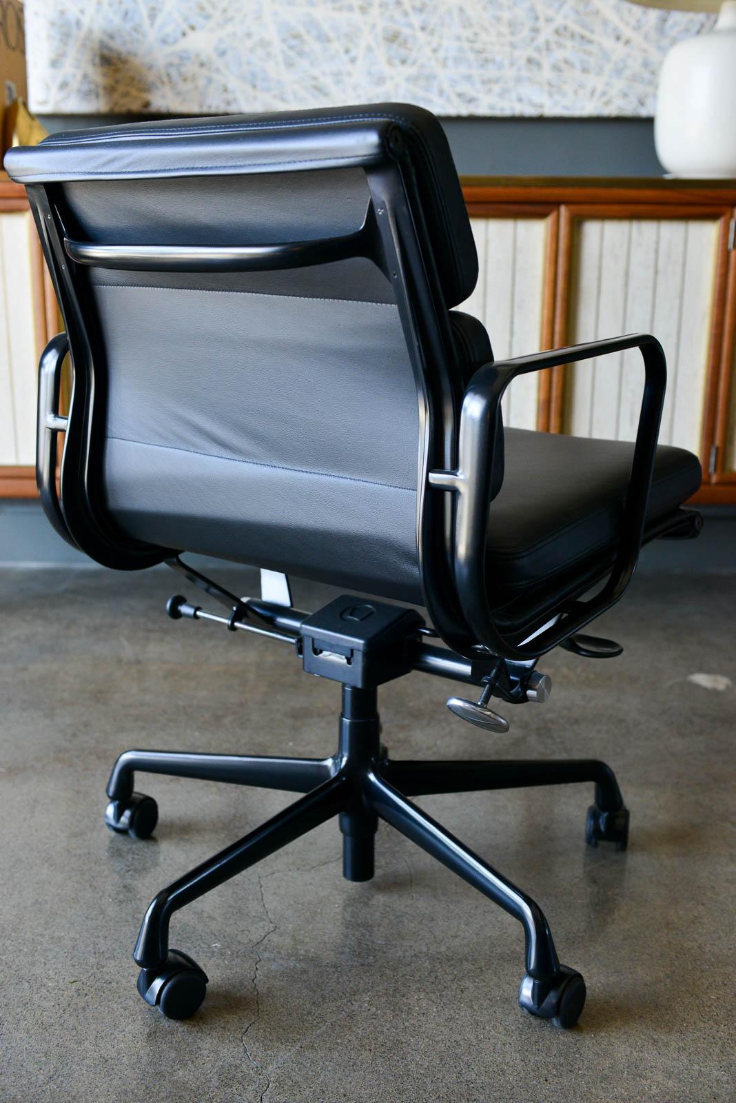 American Eames Soft Pad Management Chair in Black Leather