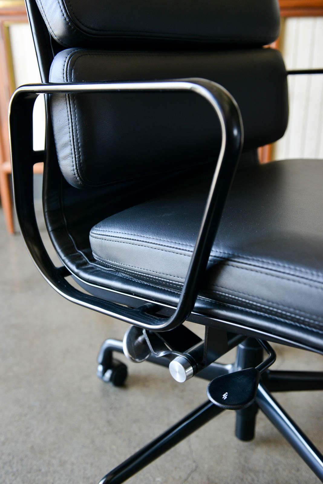 Eames Soft Pad Management Chair in Black Leather 3