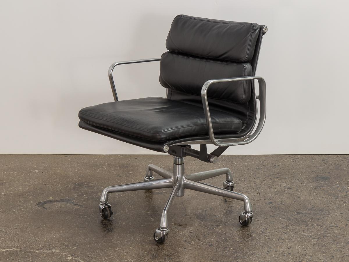 American Eames Soft Pad Management Chair in Camel