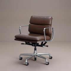Fauteuils de direction Eames Soft Pad de Herman Miller, en cuir marron chocolat