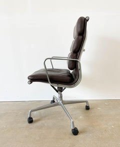 Eames Softpad Management Chair