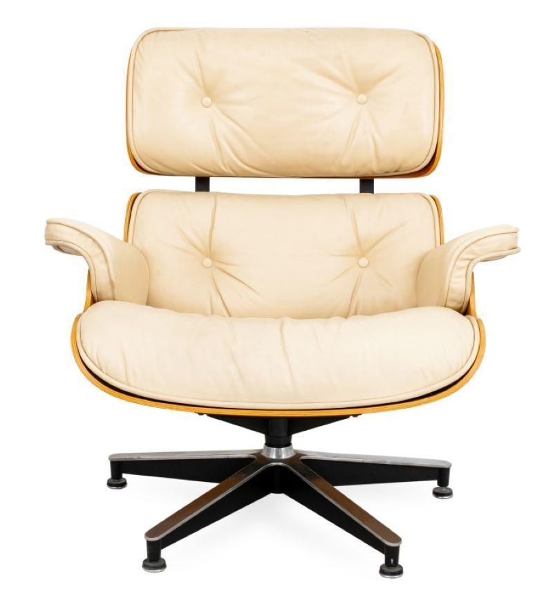 Cuir Chaise longue et pouf en bois courbé de style Eames en vente