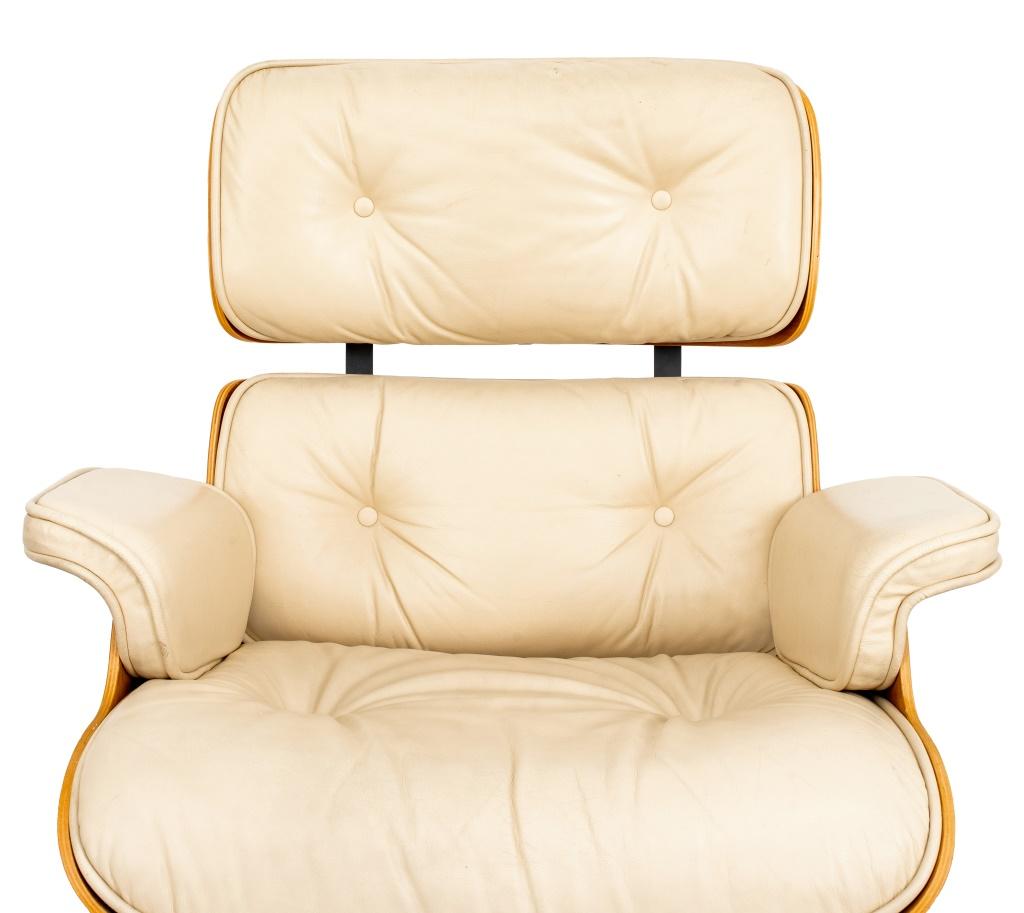 Chaise longue et pouf en bois courbé de style Eames en vente 1