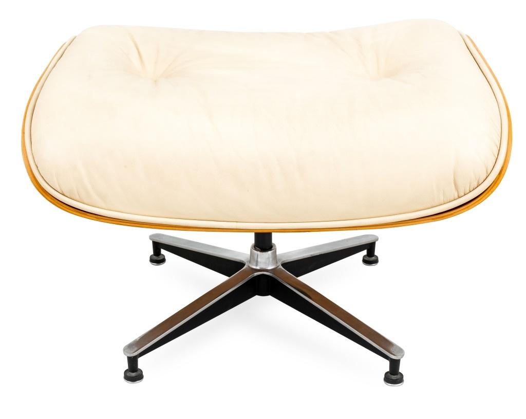 Chaise longue et pouf en bois courbé de style Eames en vente 2