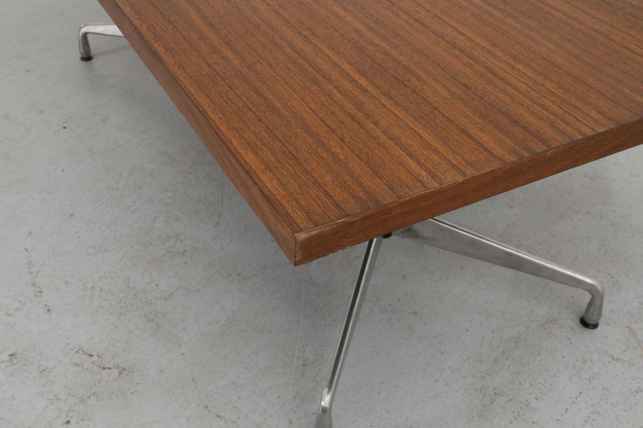 Table de conférence style Eames par Castelli - plateau en teck base segmentée en aluminium en vente 2