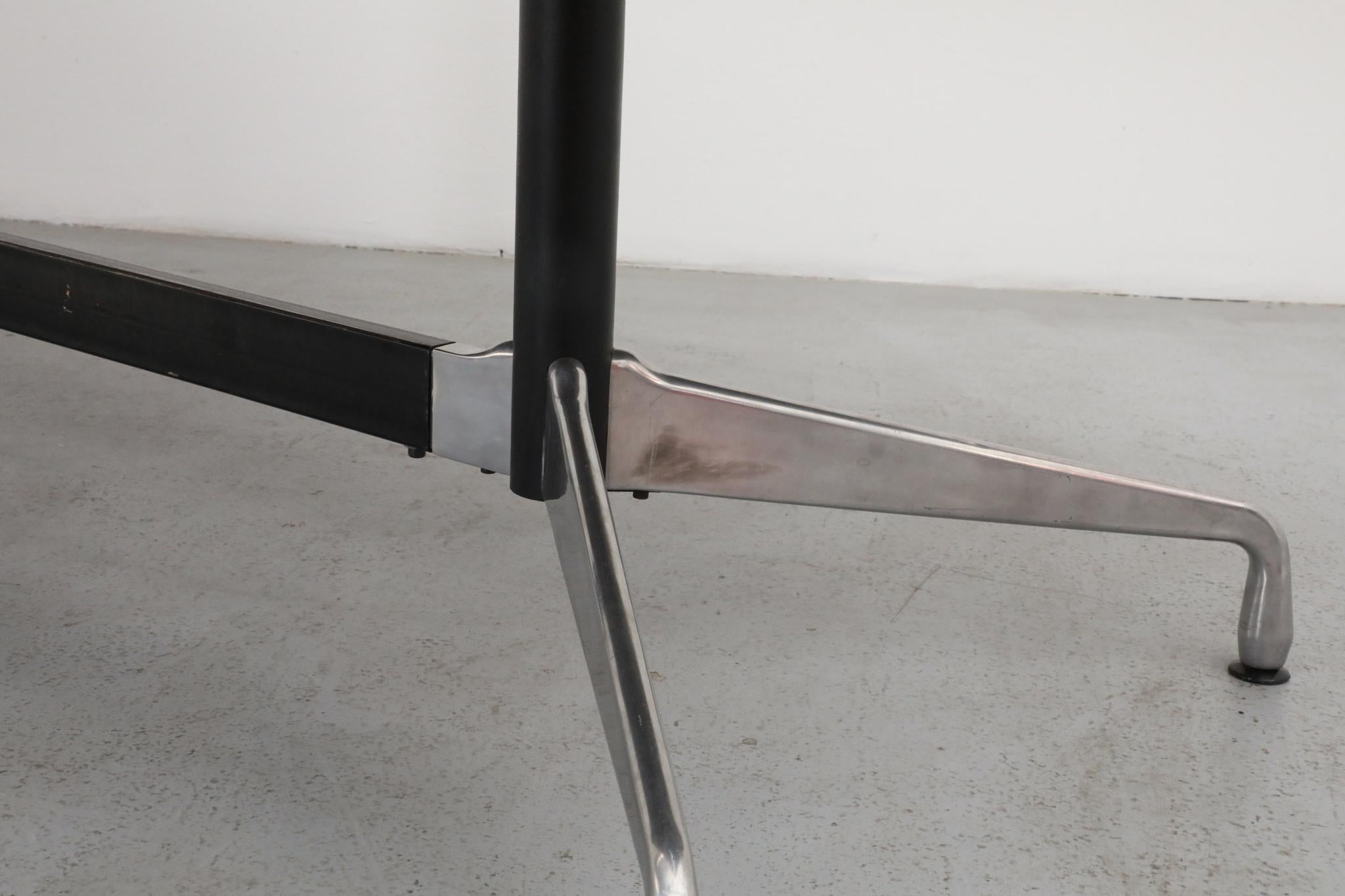 Table de conférence style Eames par Castelli - plateau en teck base segmentée en aluminium en vente 3