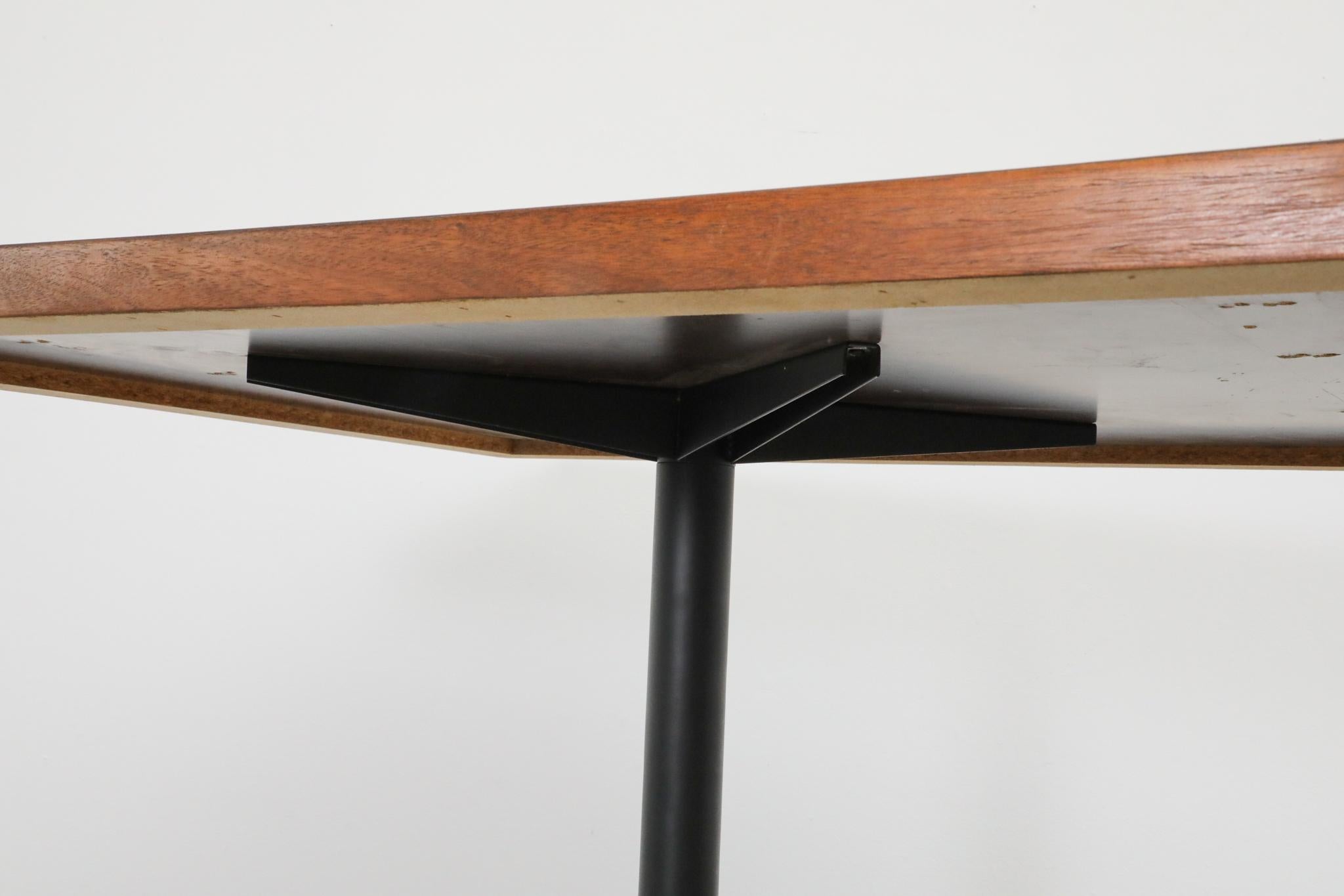 Table de conférence style Eames par Castelli - plateau en teck base segmentée en aluminium en vente 6