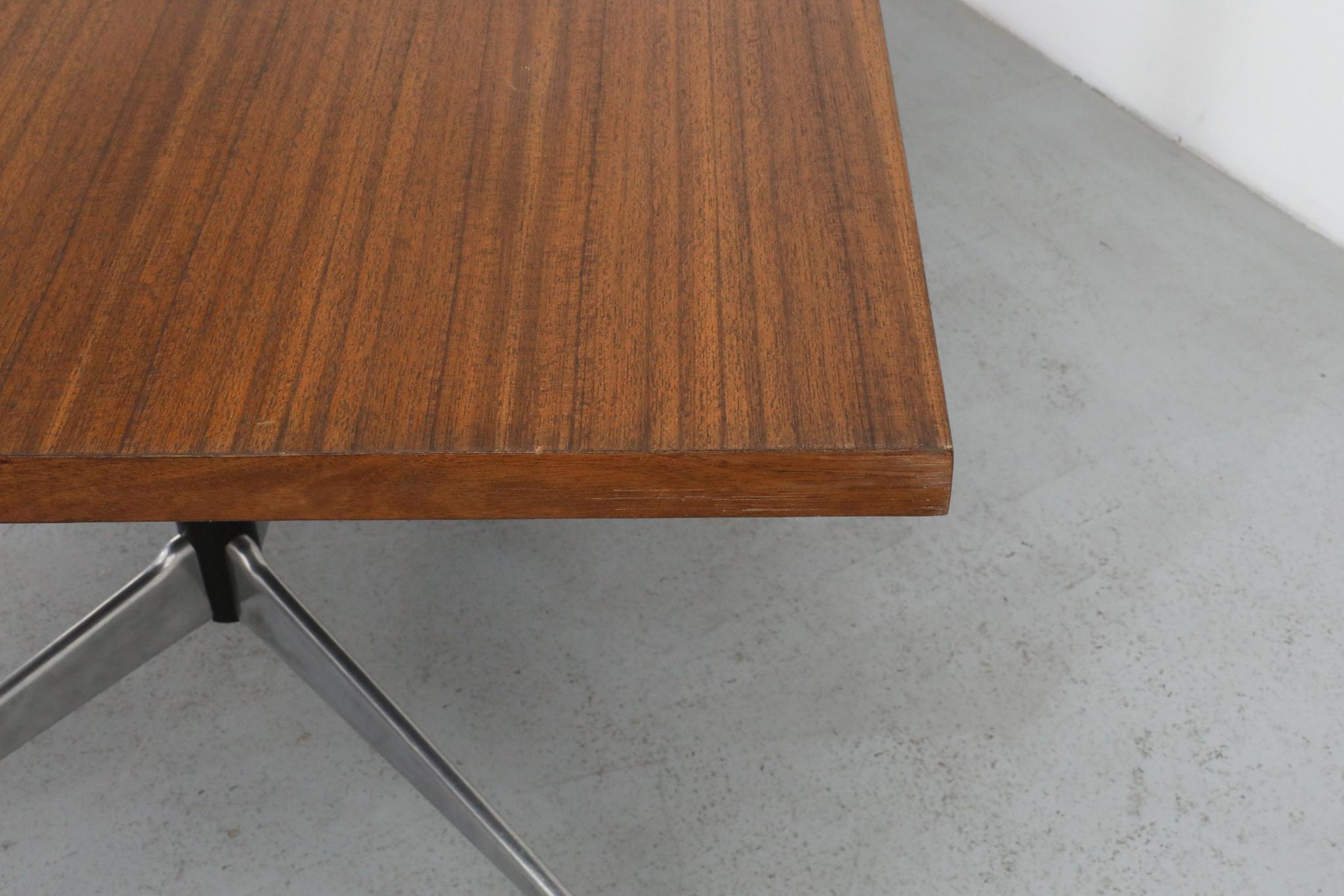 Table de conférence style Eames par Castelli - plateau en teck base segmentée en aluminium en vente 7