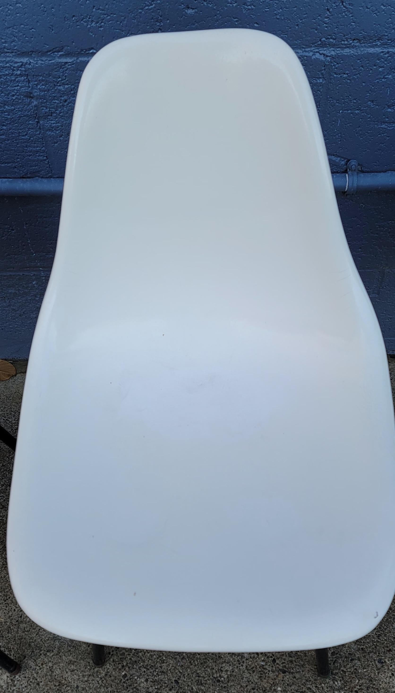Eames Style Formed Fiberglass Dining Chairs 1960's 5