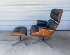Fauteuil de salon et repose-pieds de style Eames, cuir, Plycraft, modernisme classique