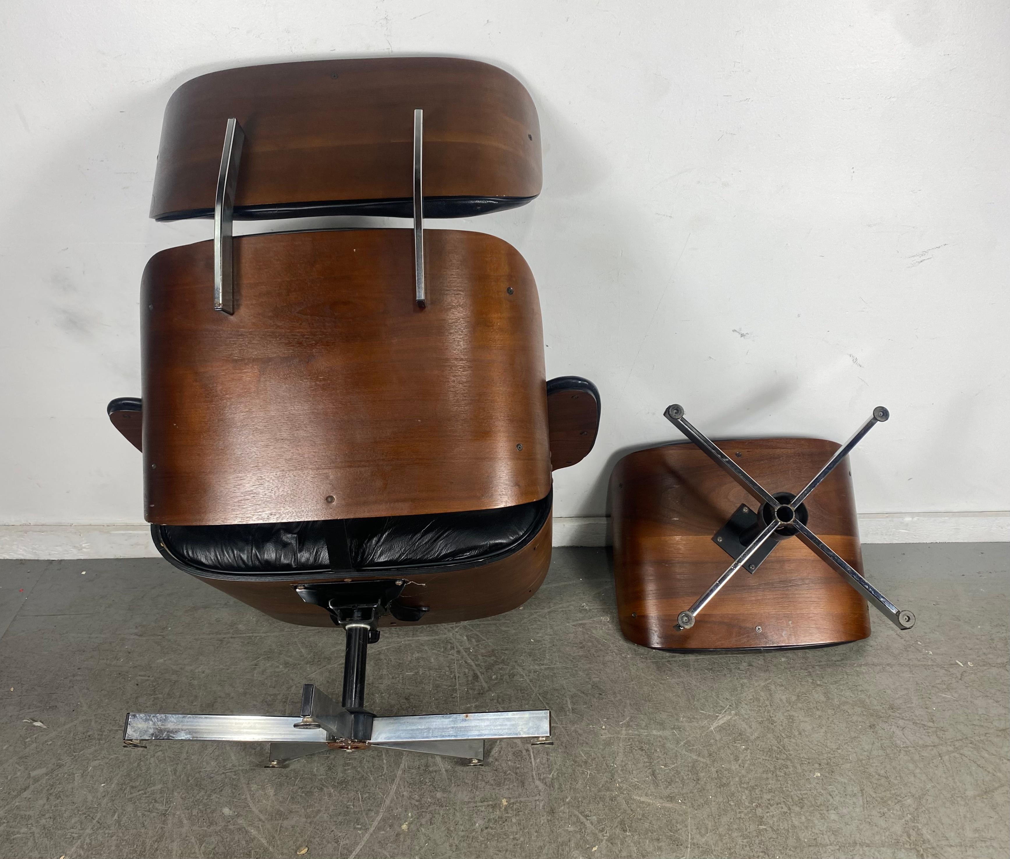 
Vintage Plycraft lounge chair and ottoman, Amazing original condition, Extremely comfortable, Hand delivery avail to new York City or anywhere en route from Buffalo NY

Mid-Century Modern swivel lounge chair and matching ottoman by Plycraft.