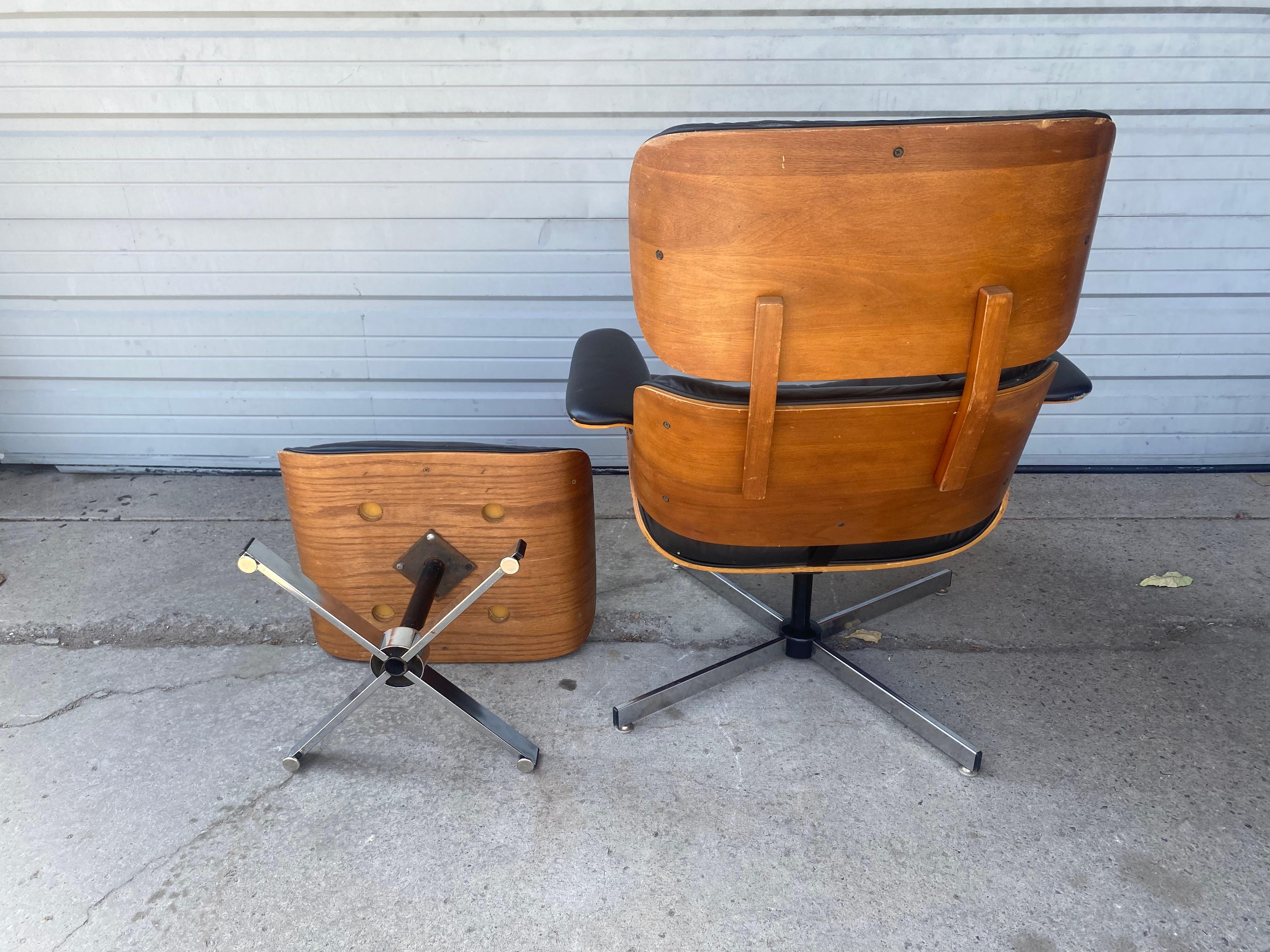 Mid-Century Modern Eames Style Lounge Chair and Ottoman, Leather, Plycraft, Classic Modernist