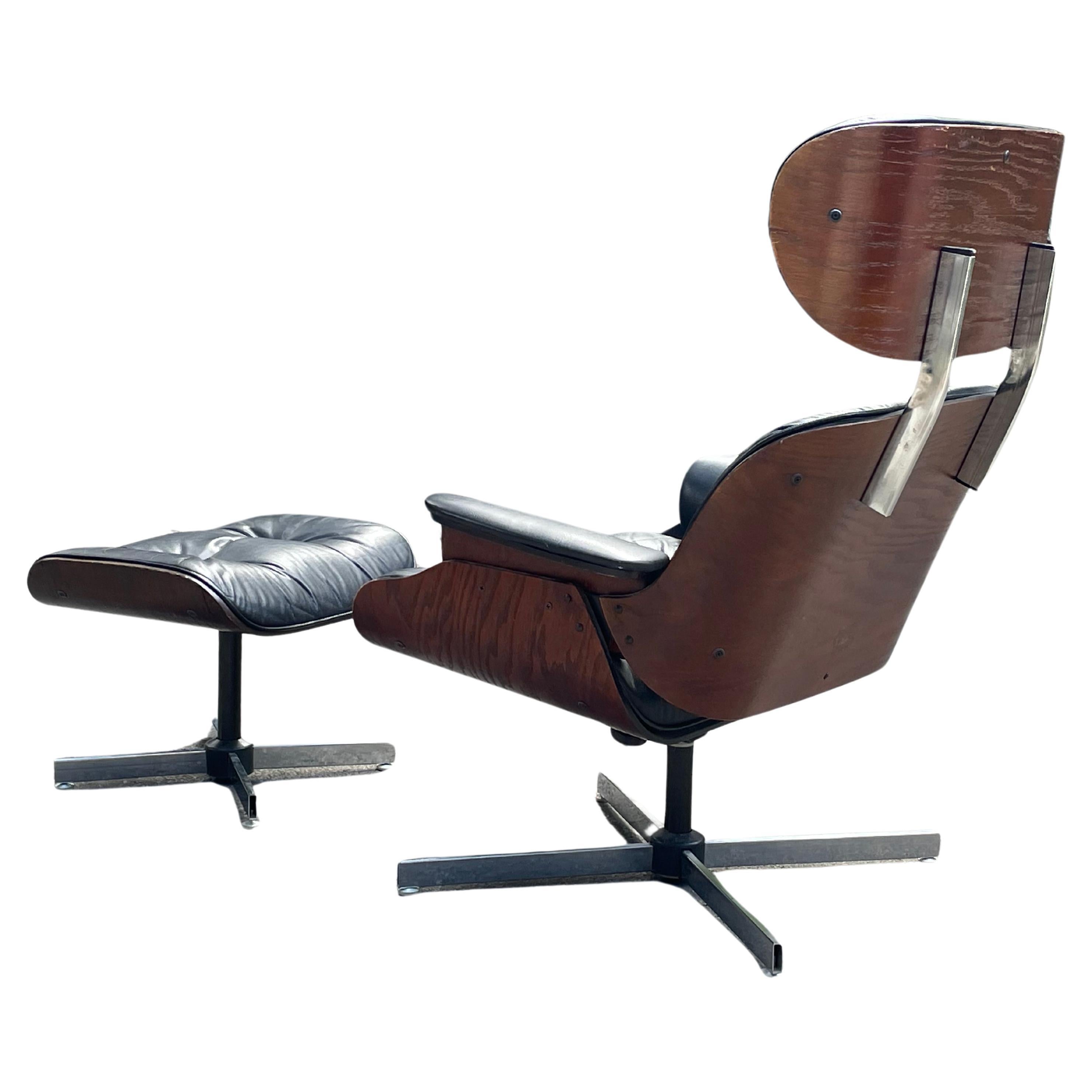 Mid-Century Modern Plycraft Lounge Chair & Ottoman en cuir  en vente