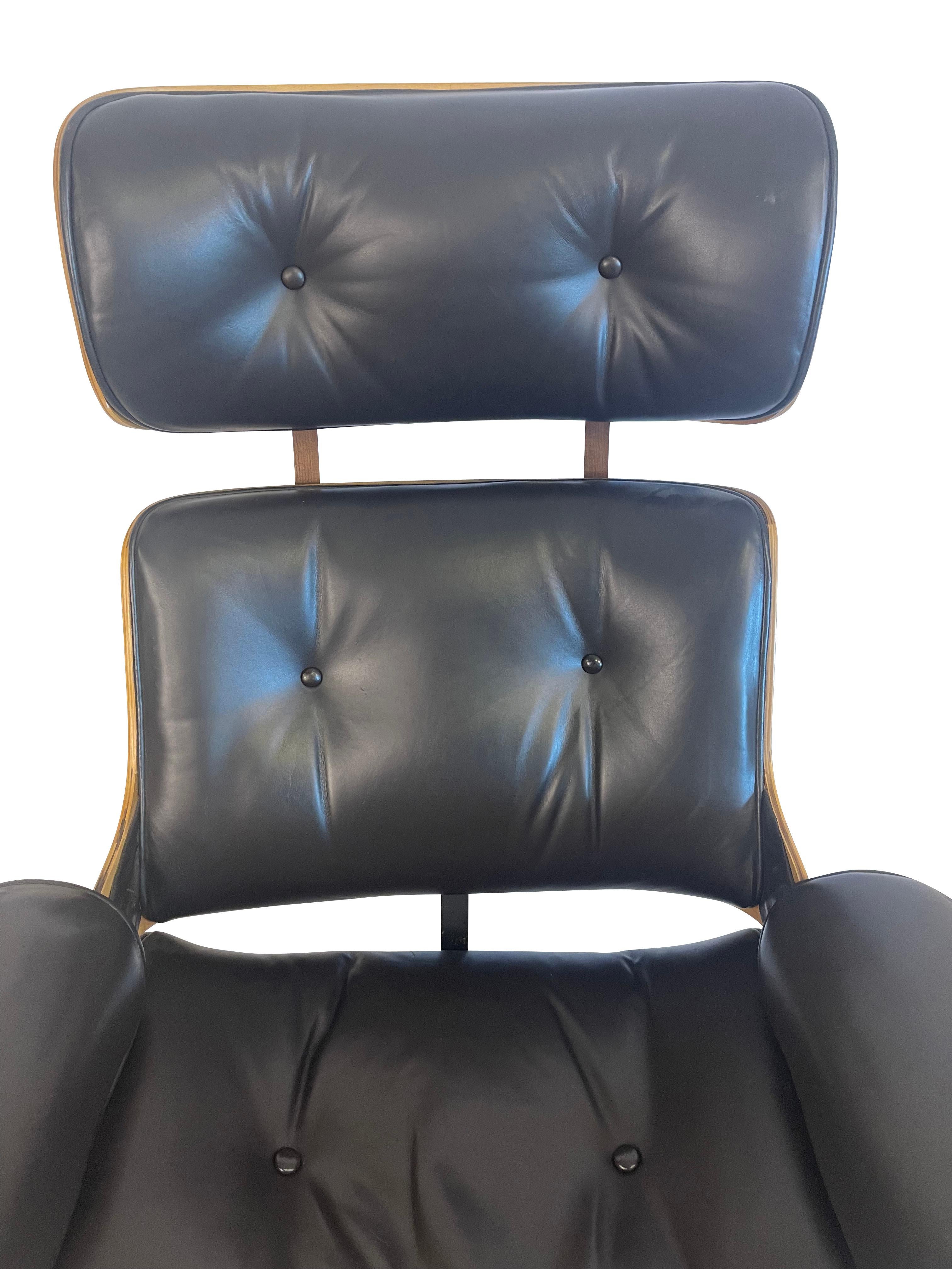 American George Mulhauser Designed Plycraft Walnut Black Leather Lounge Chair Ottoman  For Sale