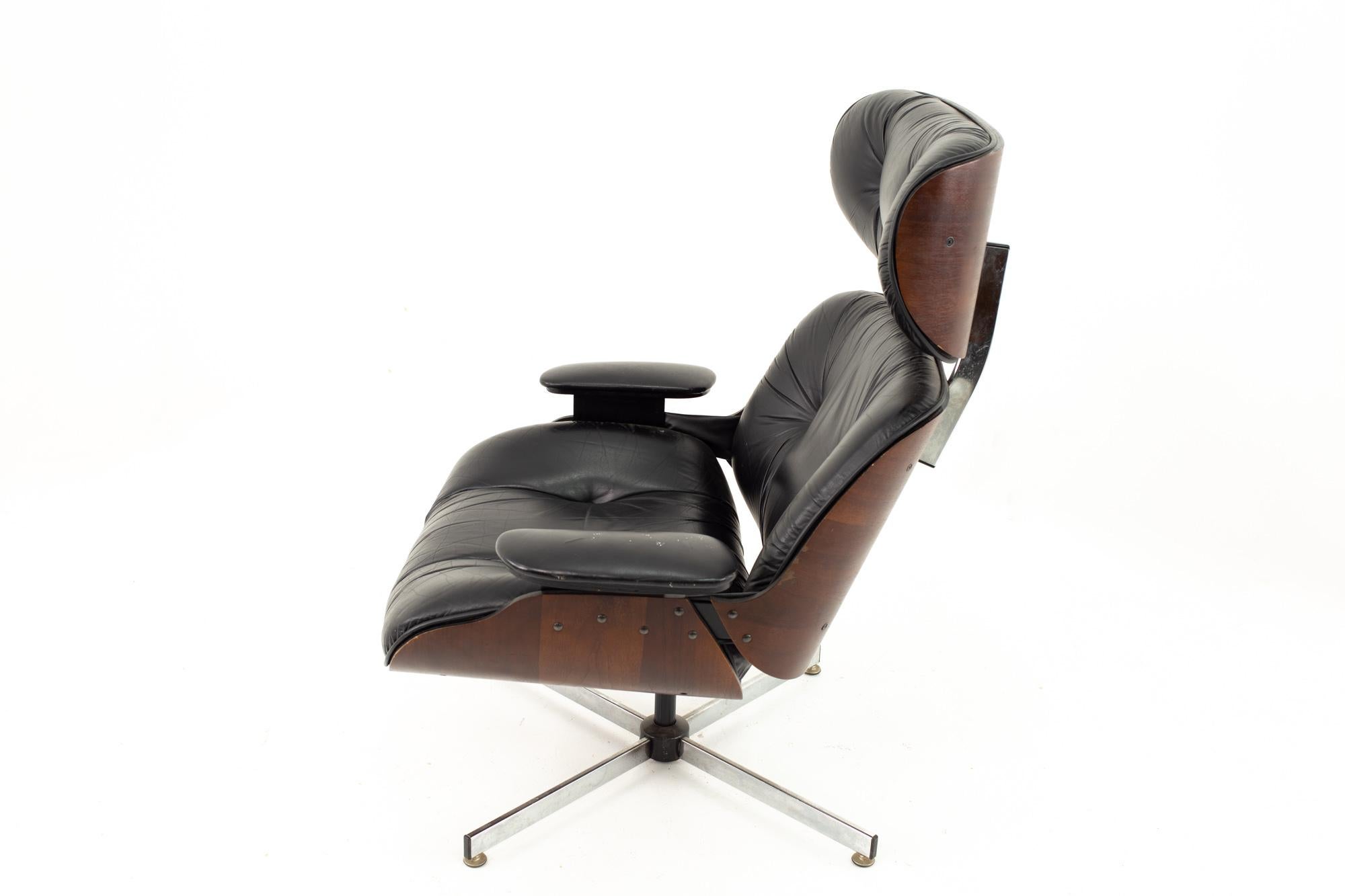 Late 20th Century Eames Style Plycraft MCM Walnut and Italian Leather Lounge Chair and Ottoman
