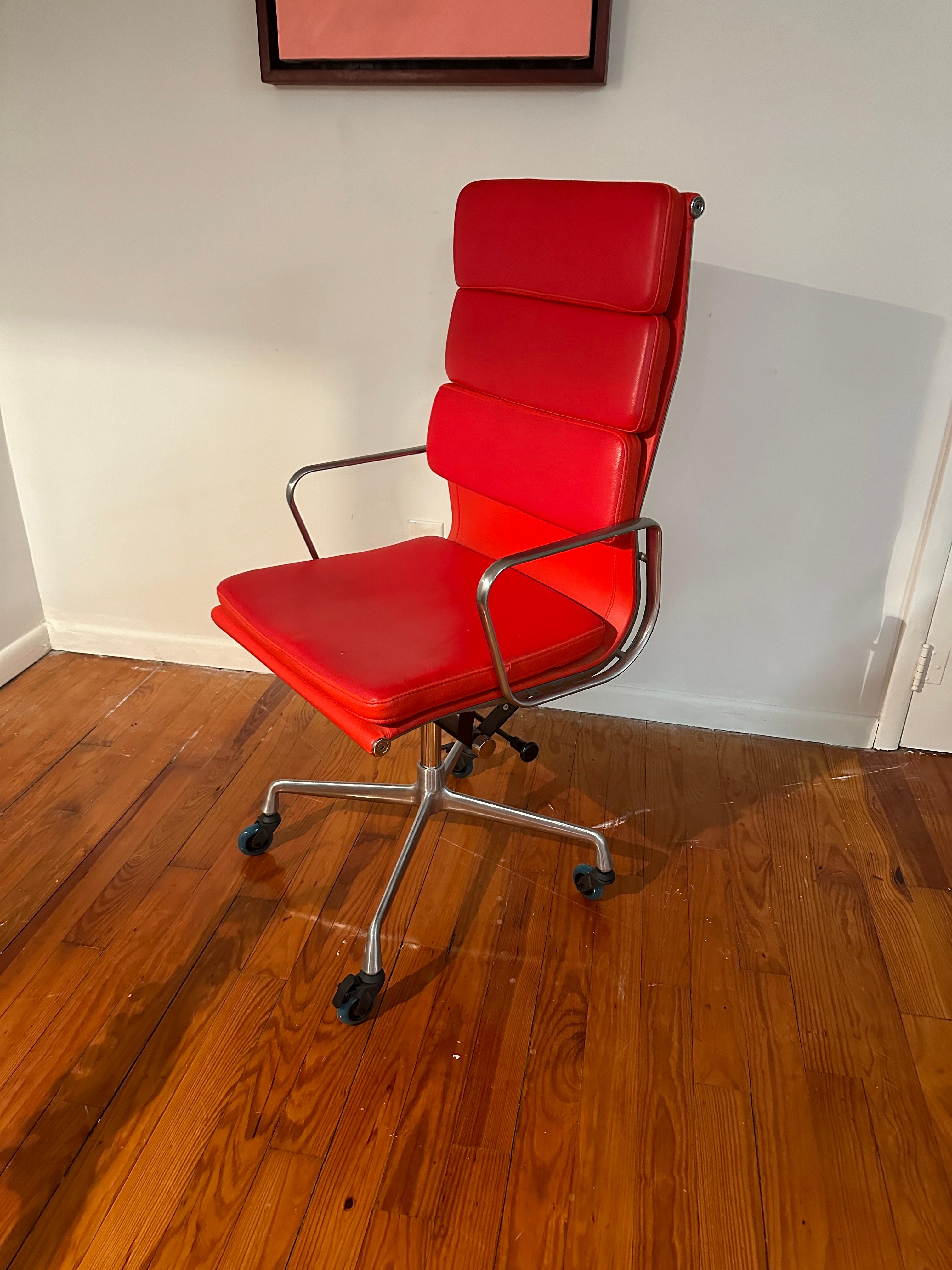 Eames-Stil Bürostuhl mit weichem Gestell, langer Rückenlehne (amerikanisch)