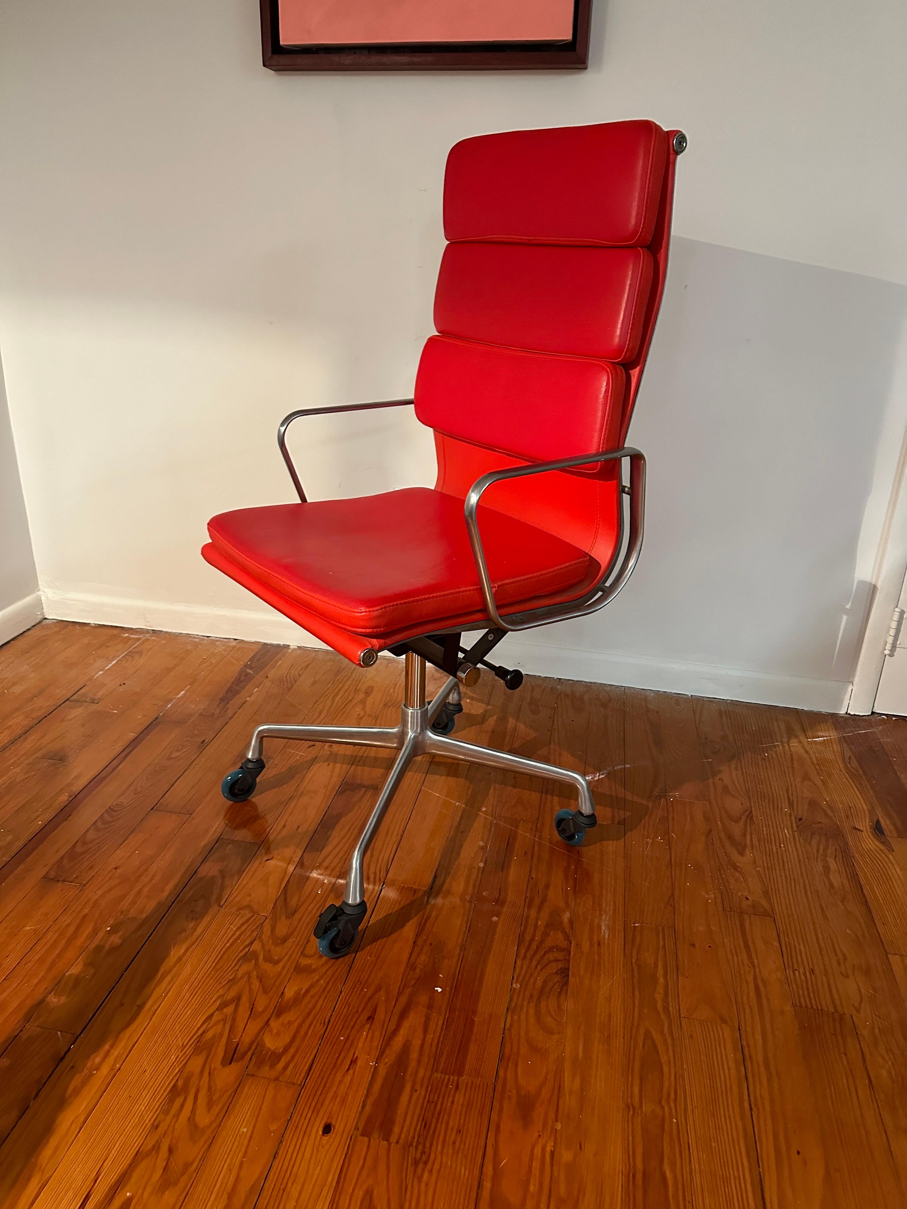 Eames-Stil Bürostuhl mit weichem Gestell, langer Rückenlehne (Poliert)