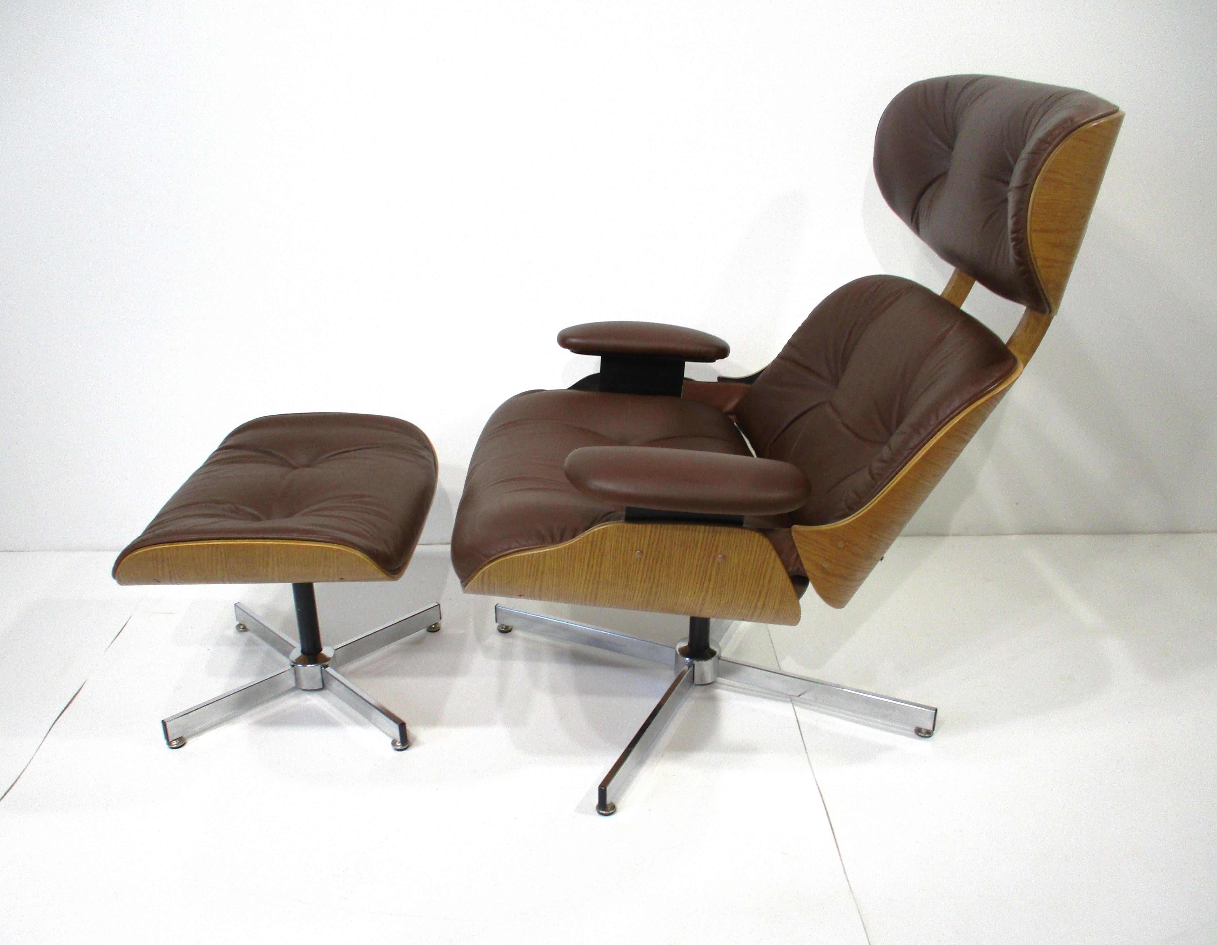 Mid-Century Modern Eames Styled Leather Lounge Chair / Ottoman by Charlton en vente