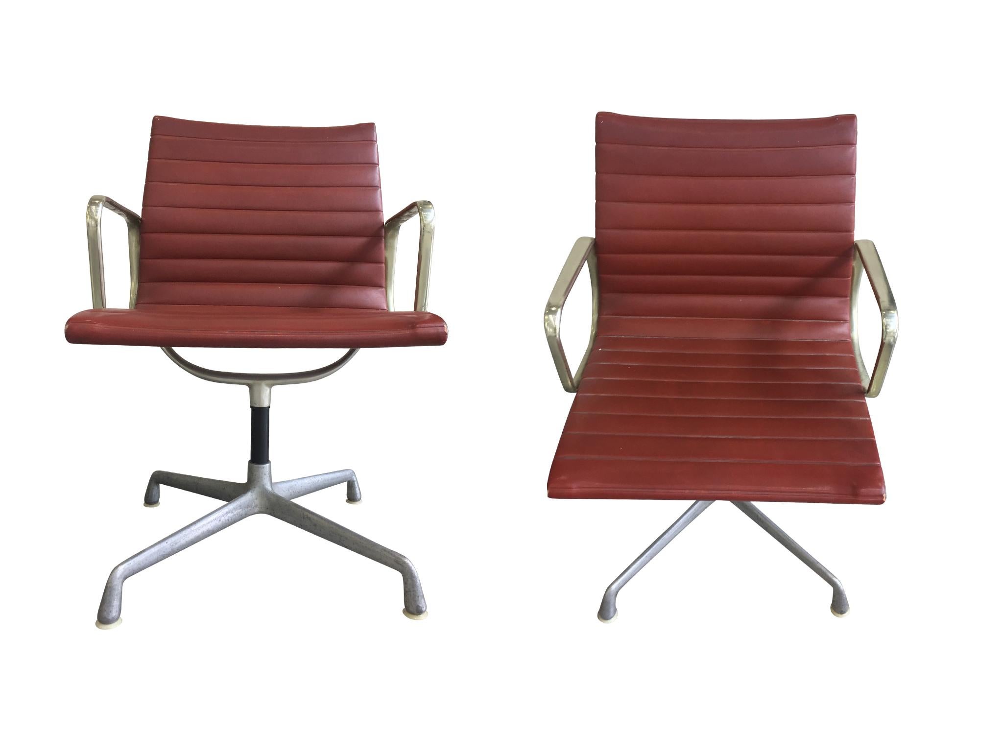 Mid-Century Modern Eames Swivel Chairs for Herman Miller, a Set of 5