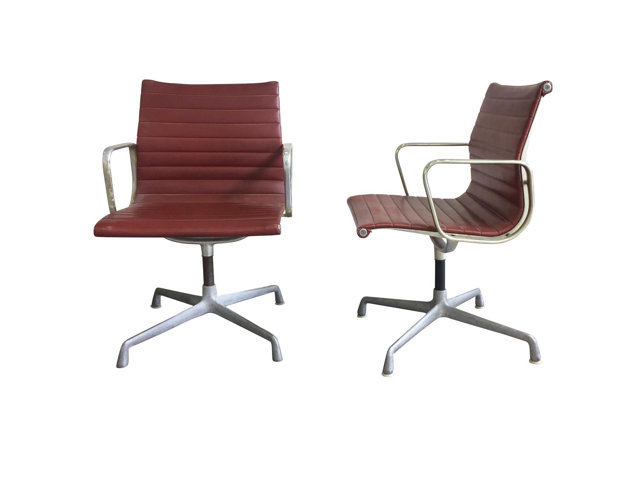 American Eames Swivel Chairs for Herman Miller, a Set of 5
