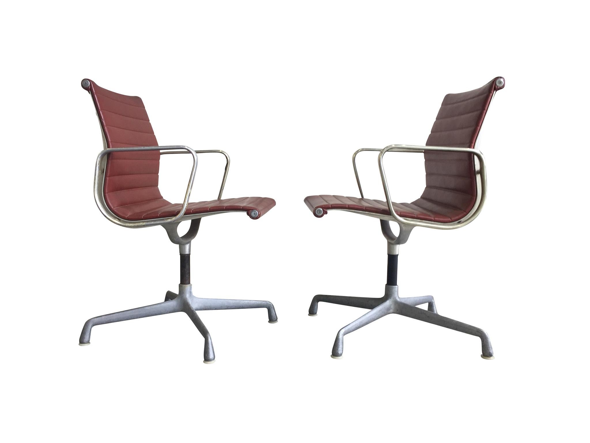 Eames Swivel Chairs for Herman Miller, a Set of 5 In Good Condition In New York, NY