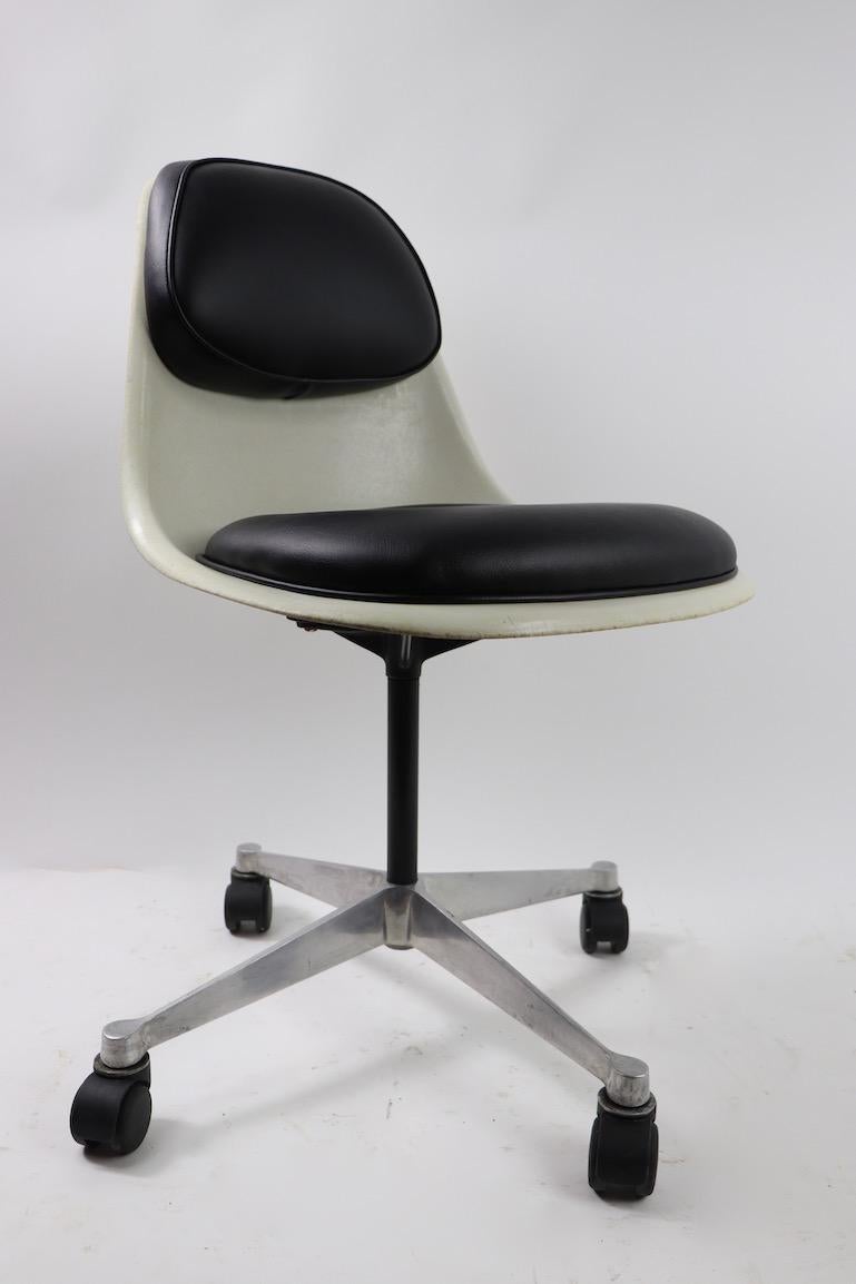 Eames Swivel Desk Chair with attached Pad Upholstery 1