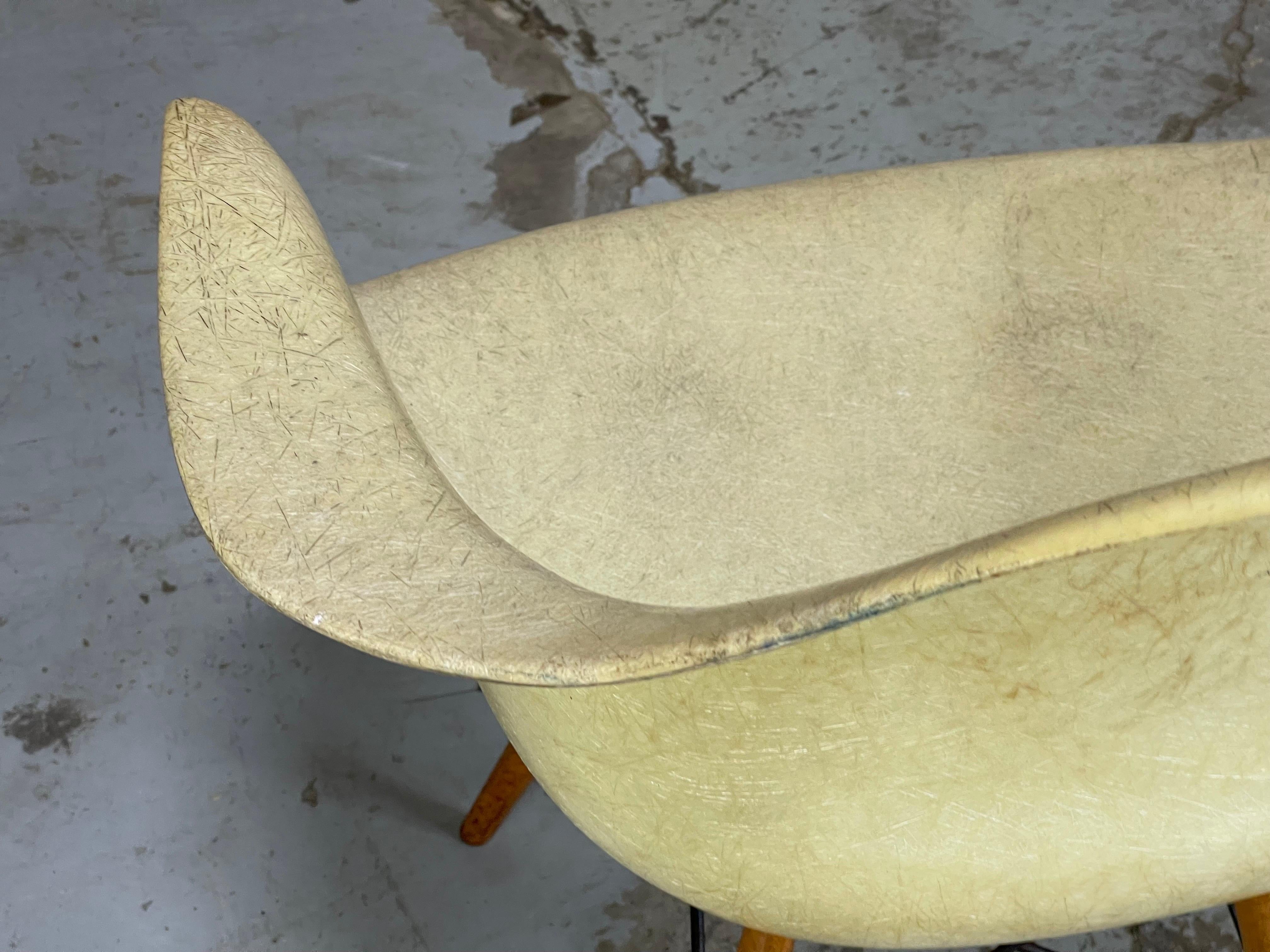 Eames Swivel Lounge Chair in Parchment Rope Edge Dowel Eiffel Base PAW 5