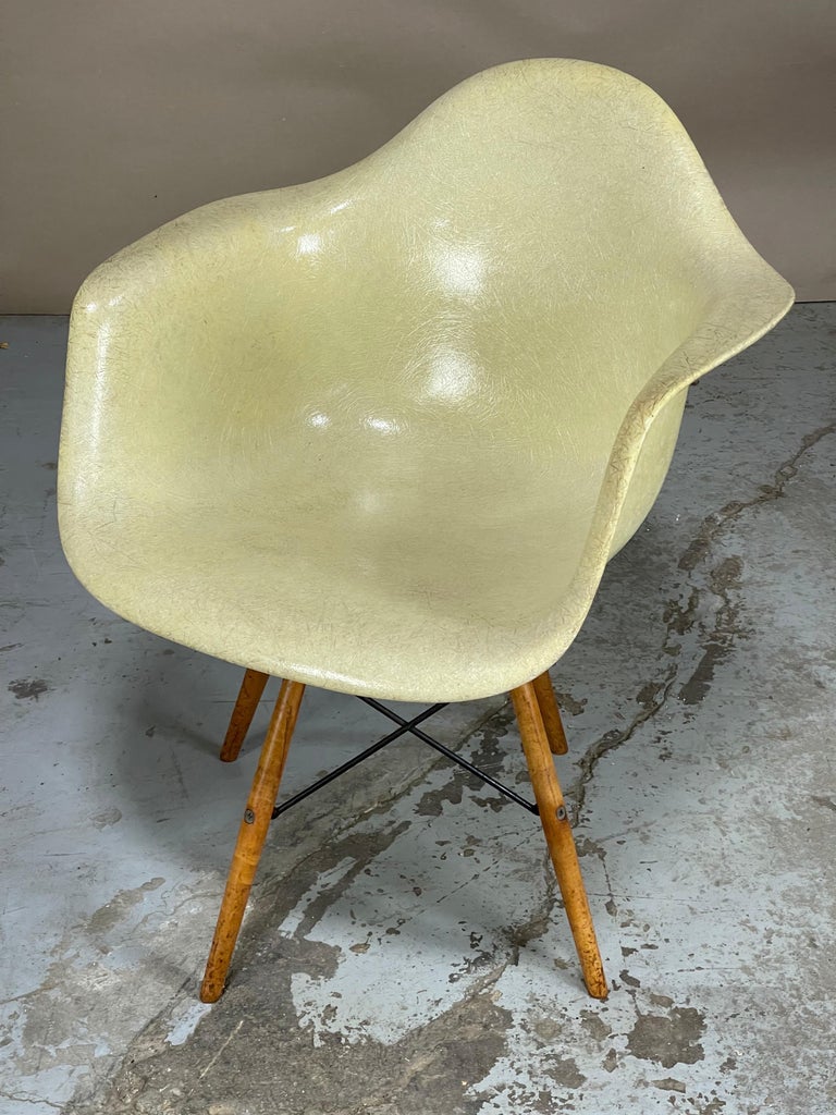 Eames Swivel Lounge Chair in Parchment Rope Edge Dowel Eiffel Base Paw