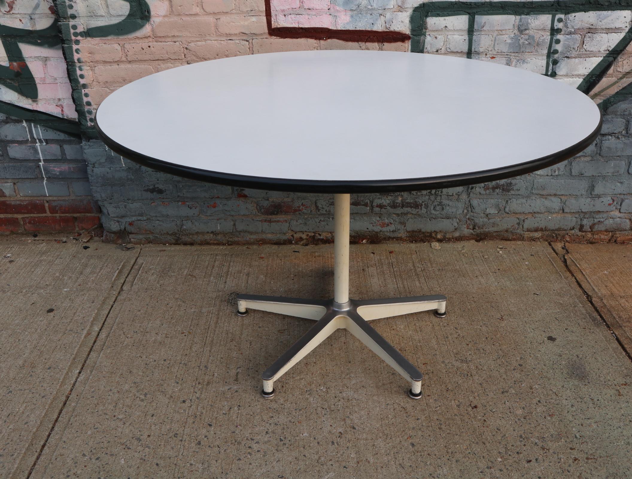 American Eames Table and 4 Saarinen Tulip Chairs Dining Set