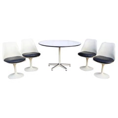 Eames Table and 4 Saarinen Tulip Chairs Dining Set