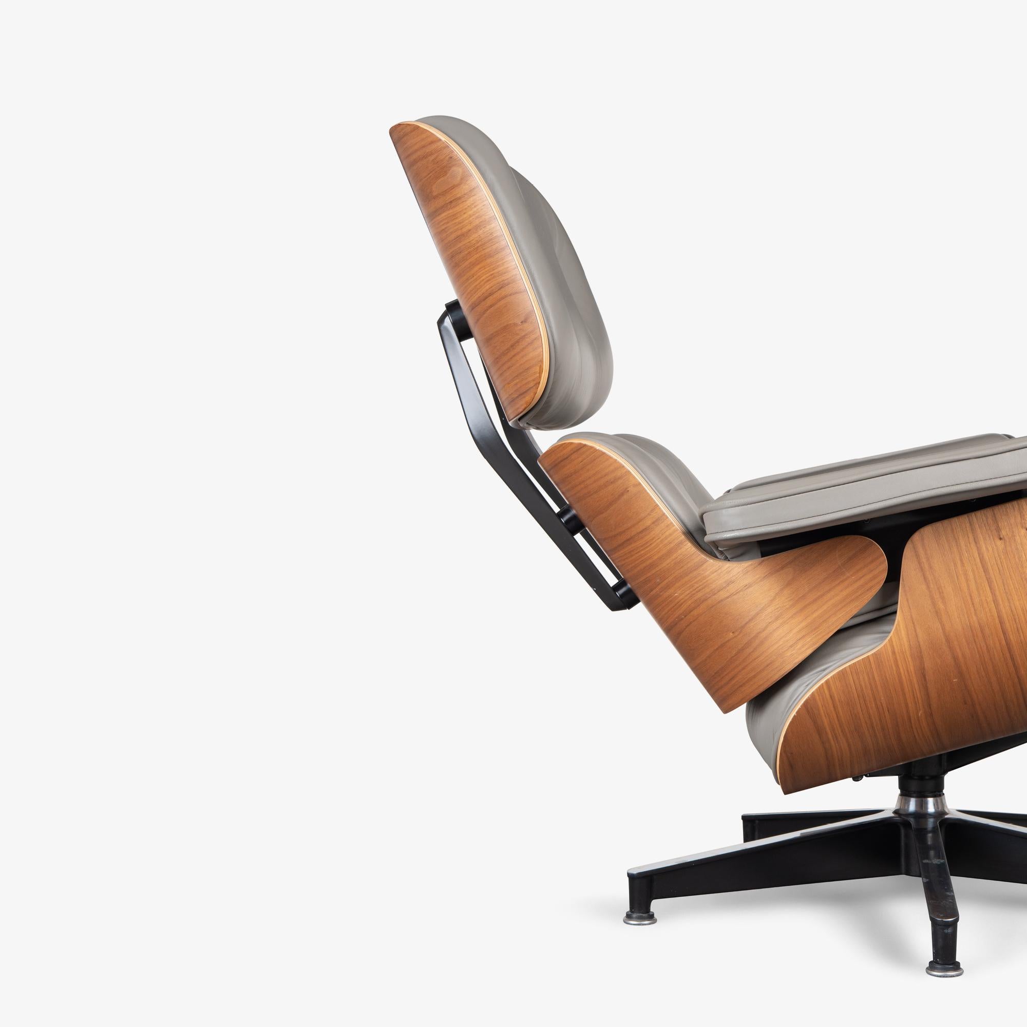 Eames Tall Lounge Chair & Ottoman par Charles and Ray Eames pour Herman Miller en vente 3