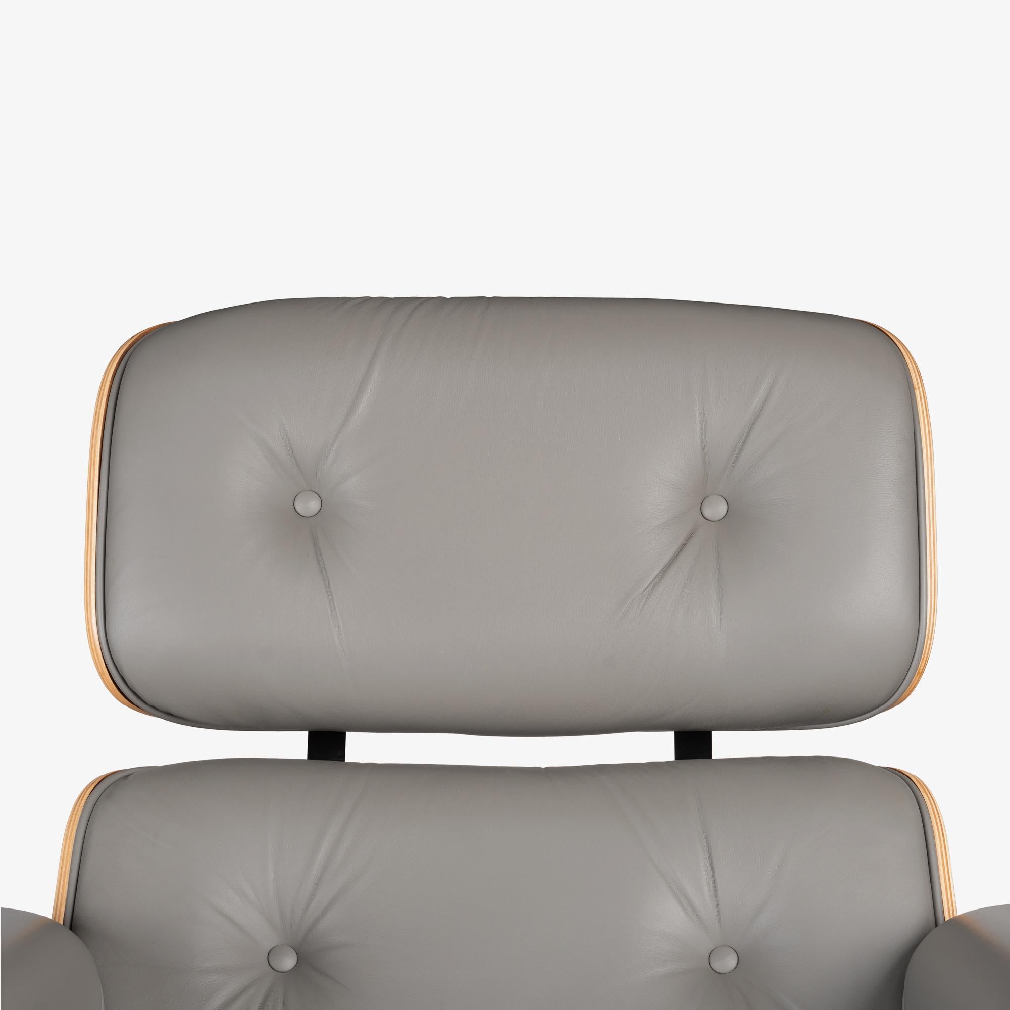 Eames Tall Lounge Chair & Ottoman par Charles and Ray Eames pour Herman Miller en vente 4