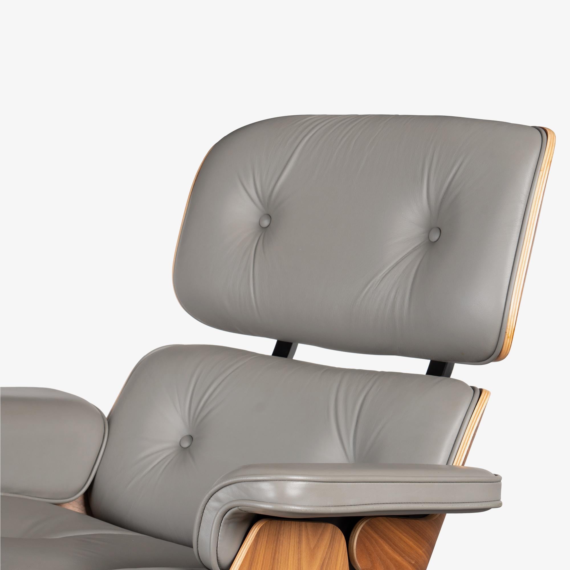 Eames Tall Lounge Chair & Ottoman par Charles and Ray Eames pour Herman Miller en vente 5
