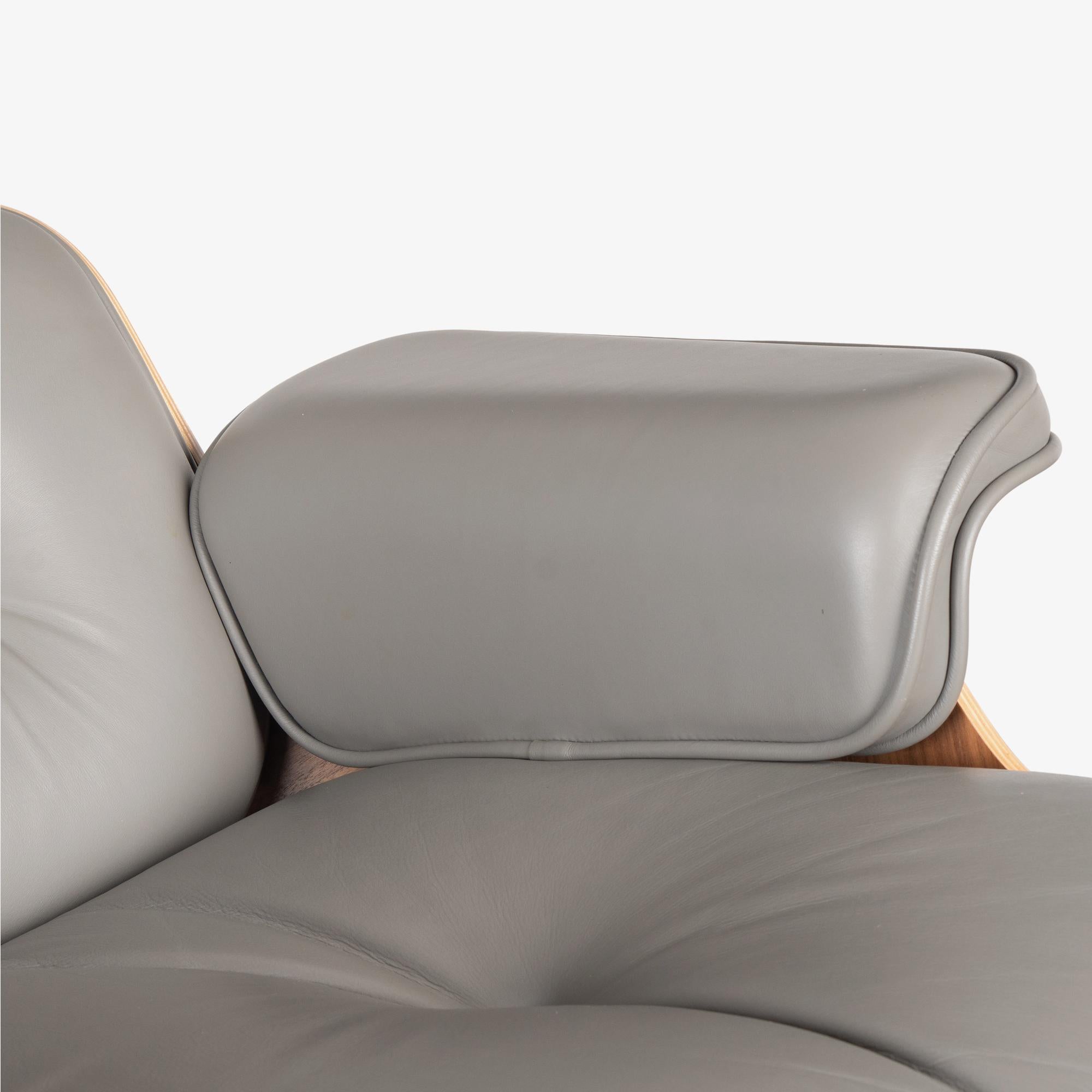 Eames Tall Lounge Chair & Ottoman par Charles and Ray Eames pour Herman Miller en vente 6