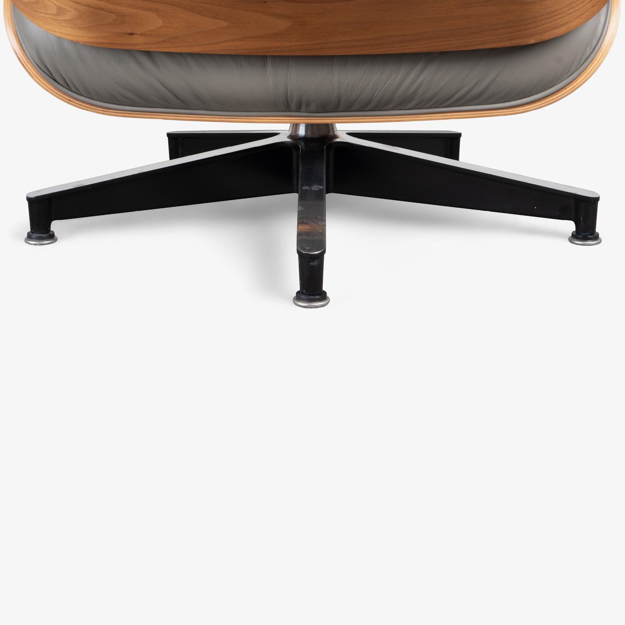 Eames Tall Lounge Chair & Ottoman par Charles and Ray Eames pour Herman Miller en vente 8