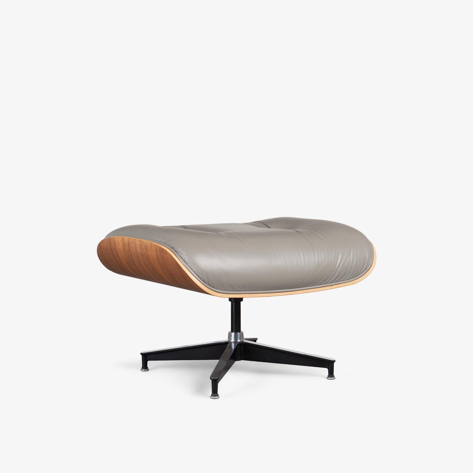 Eames Tall Lounge Chair & Ottoman par Charles and Ray Eames pour Herman Miller en vente 9