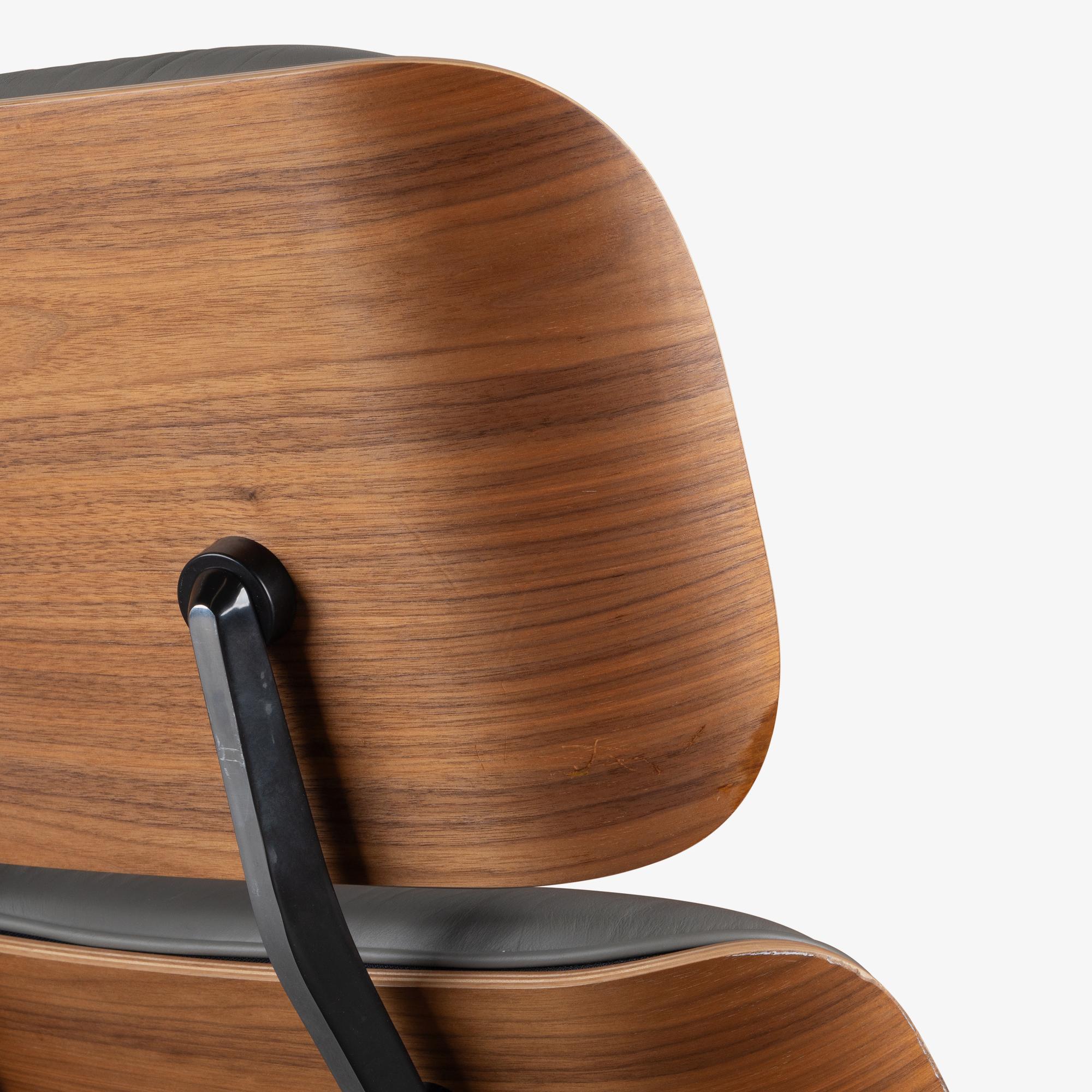 Eames Tall Lounge Chair & Ottoman par Charles and Ray Eames pour Herman Miller en vente 10