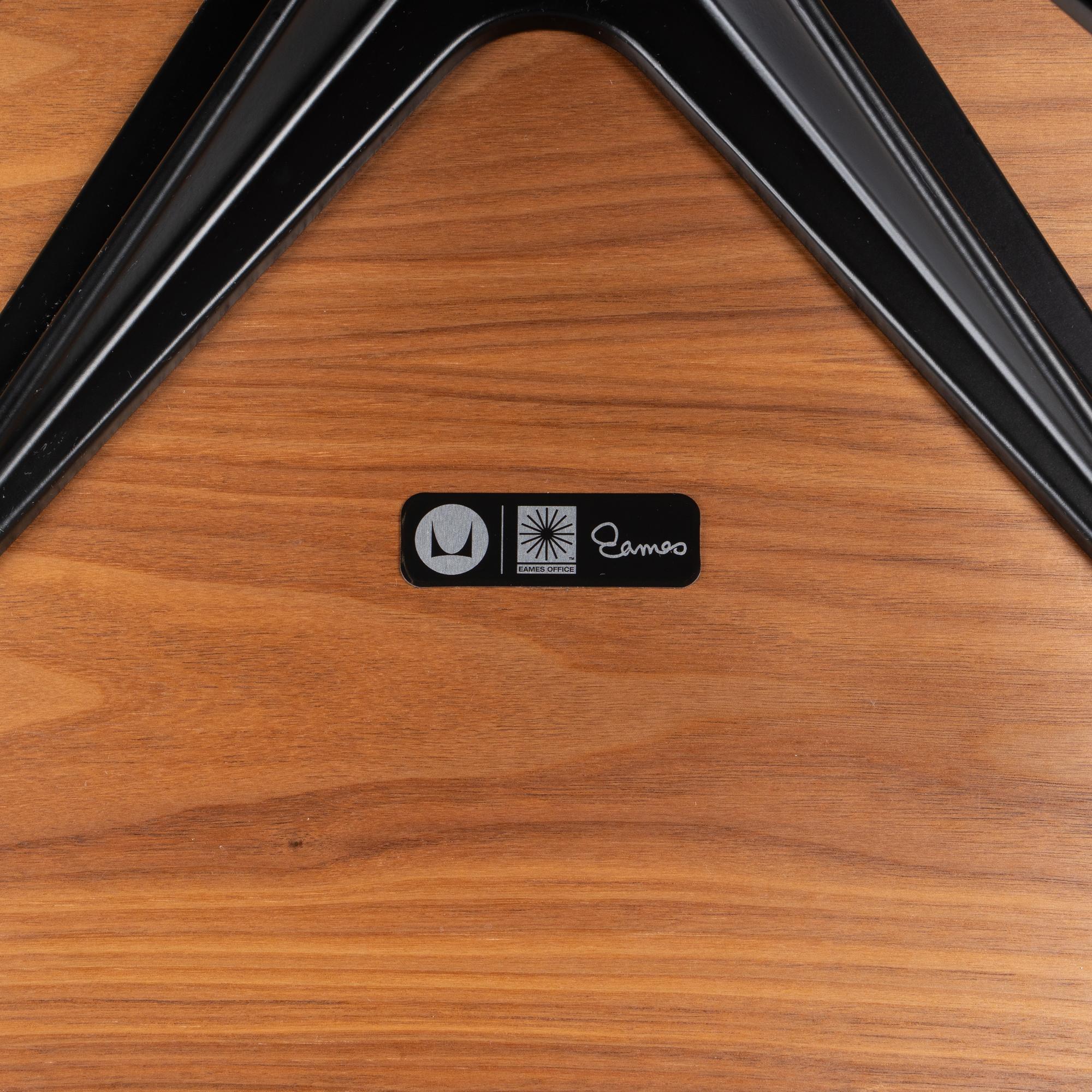 Eames Tall Lounge Chair & Ottoman par Charles and Ray Eames pour Herman Miller en vente 12
