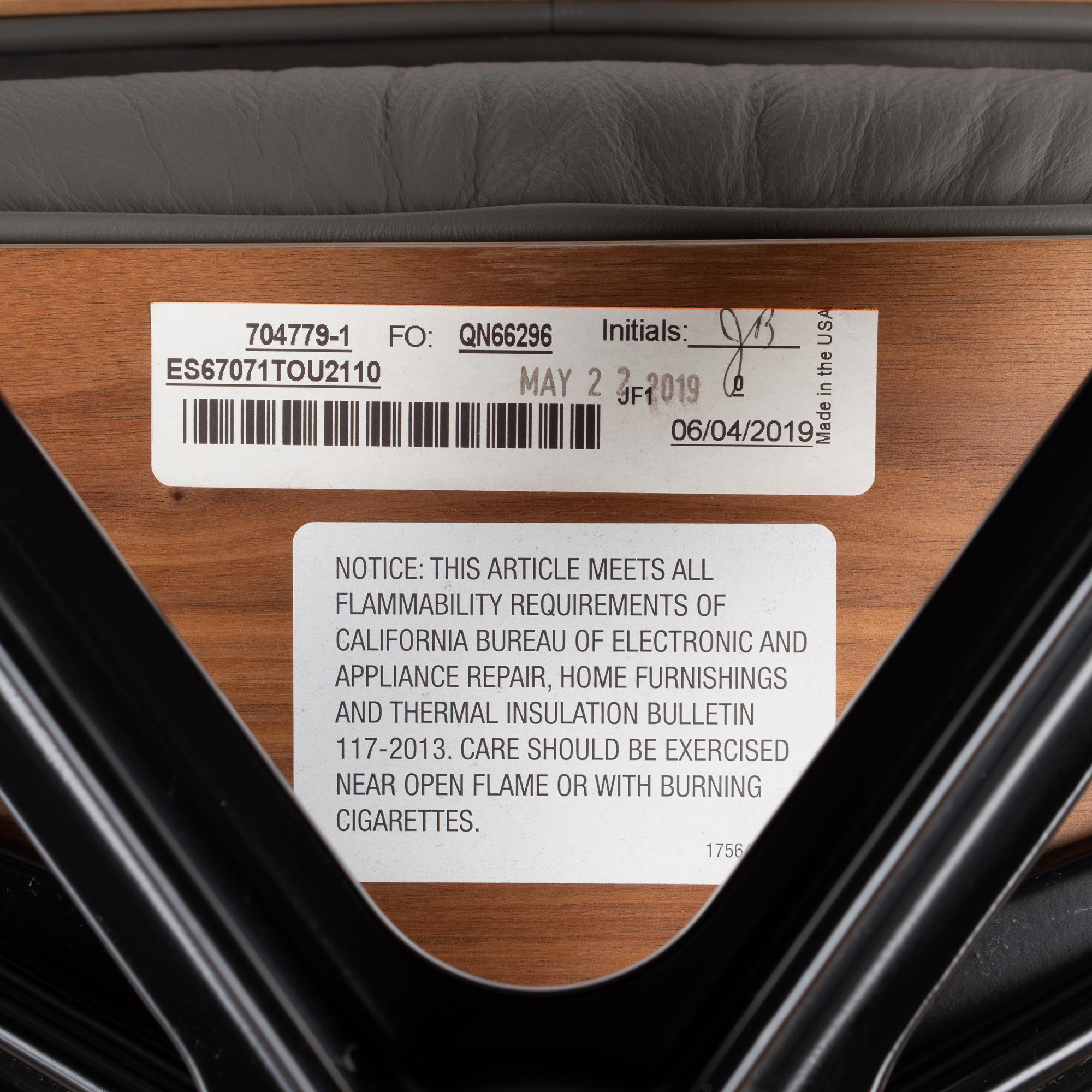 Eames Tall Lounge Chair & Ottoman par Charles and Ray Eames pour Herman Miller en vente 13