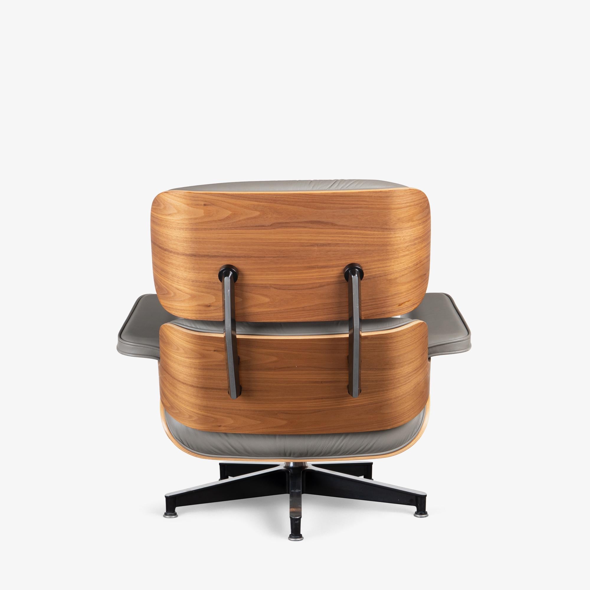 Aluminium Eames Tall Lounge Chair & Ottoman par Charles and Ray Eames pour Herman Miller en vente
