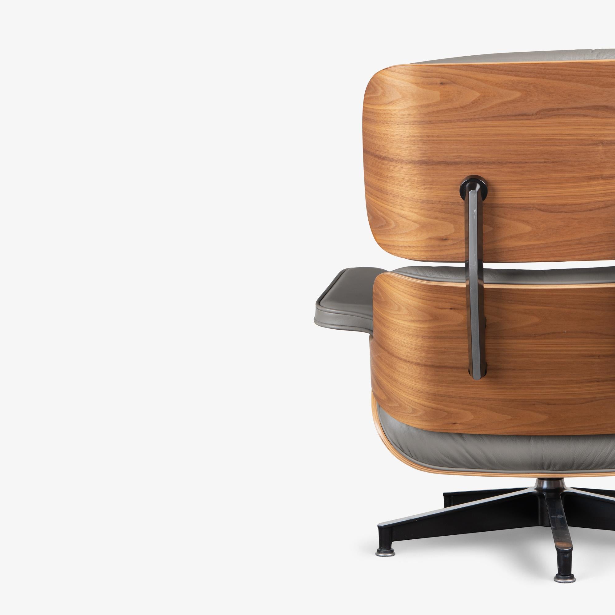 Eames Tall Lounge Chair & Ottoman par Charles and Ray Eames pour Herman Miller en vente 1