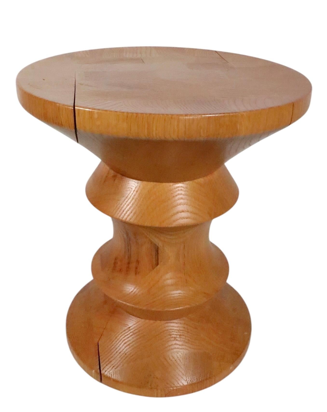 Taburete Eames Time Life Apple Core A de madera torneada c. 1970's en Bueno estado para la venta en New York, NY