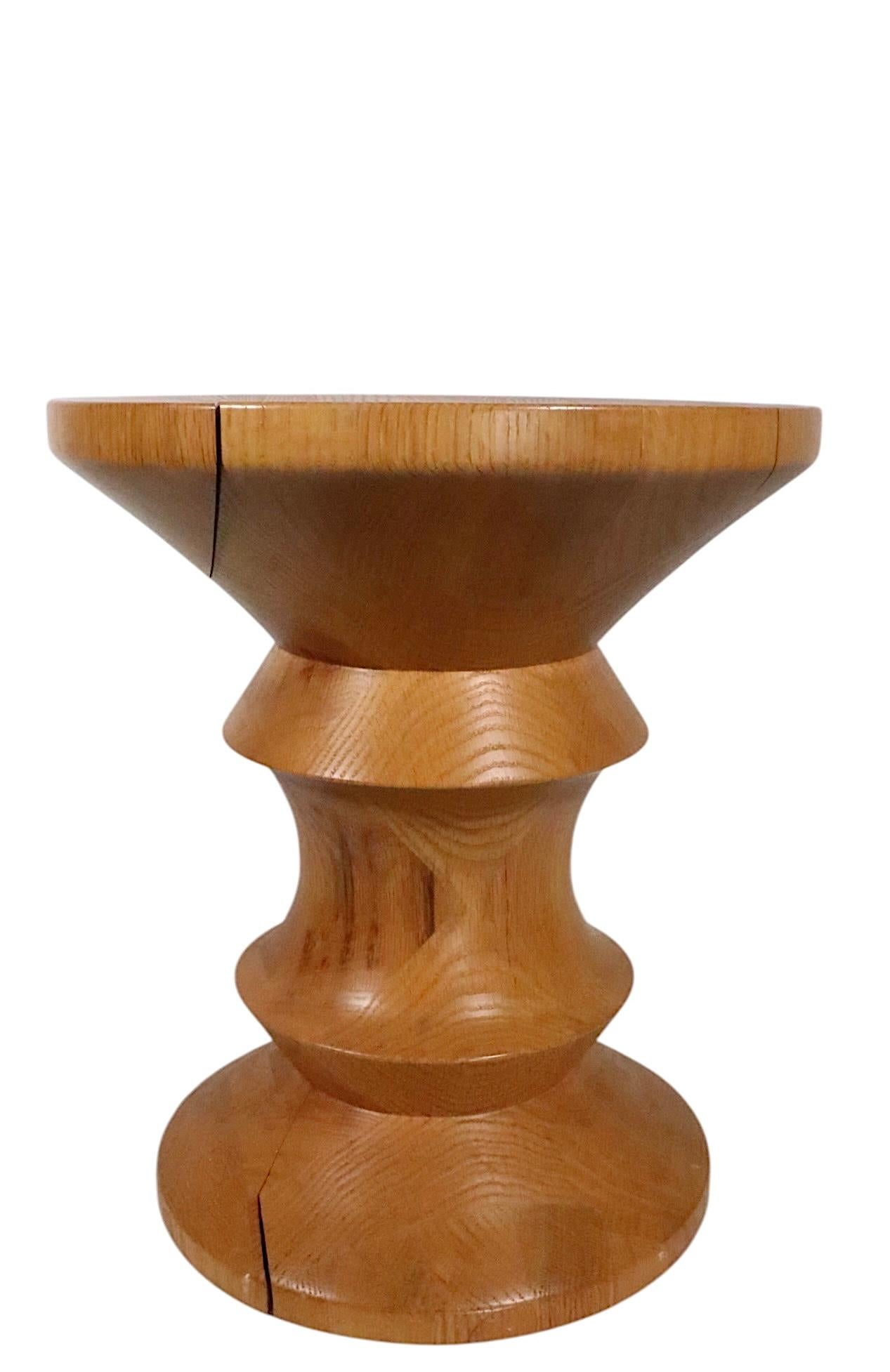 Taburete Eames Time Life Apple Core A de madera torneada c. 1970's siglo XX en venta