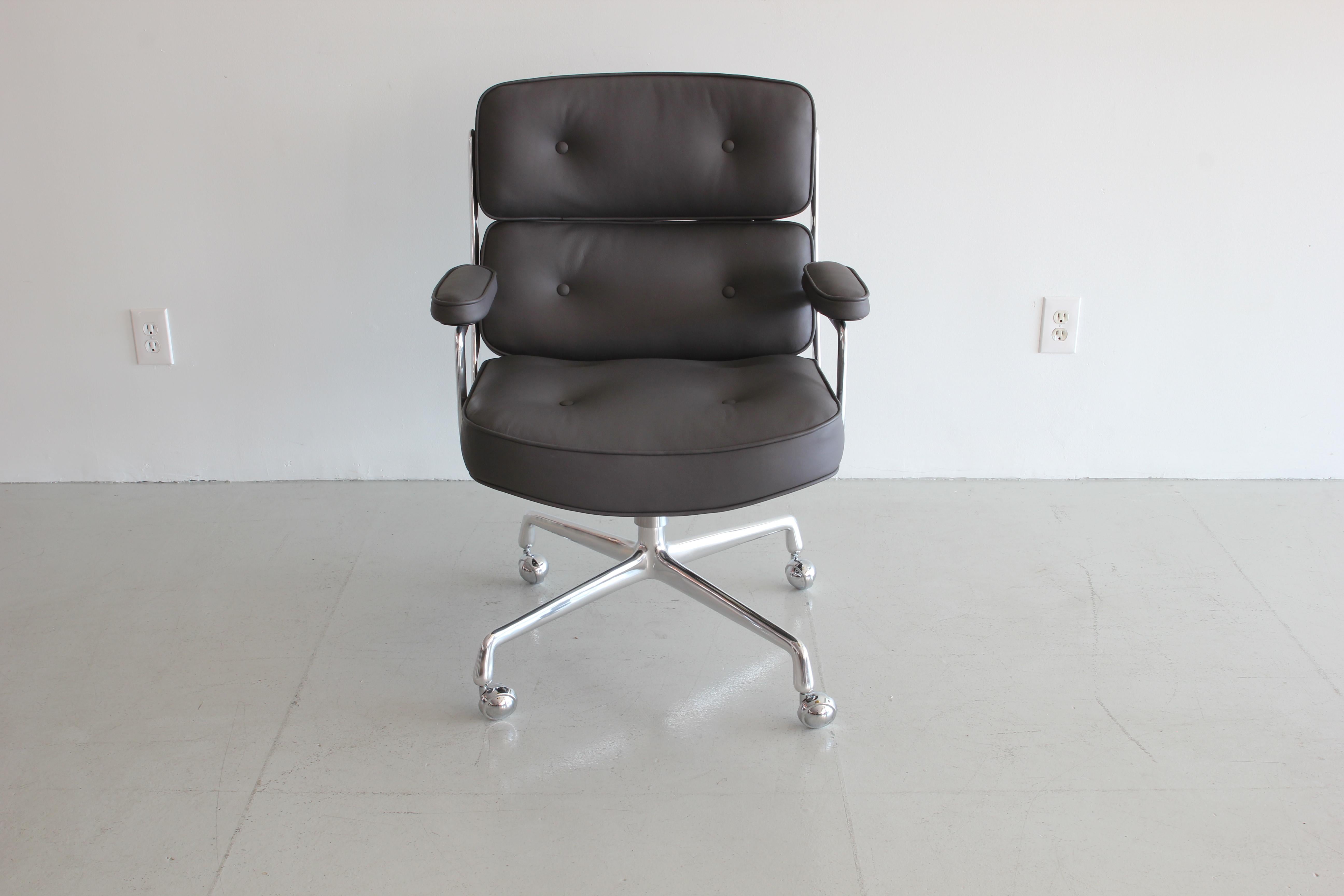 Eames Time Life Chair In Good Condition In Beverly Hills, CA