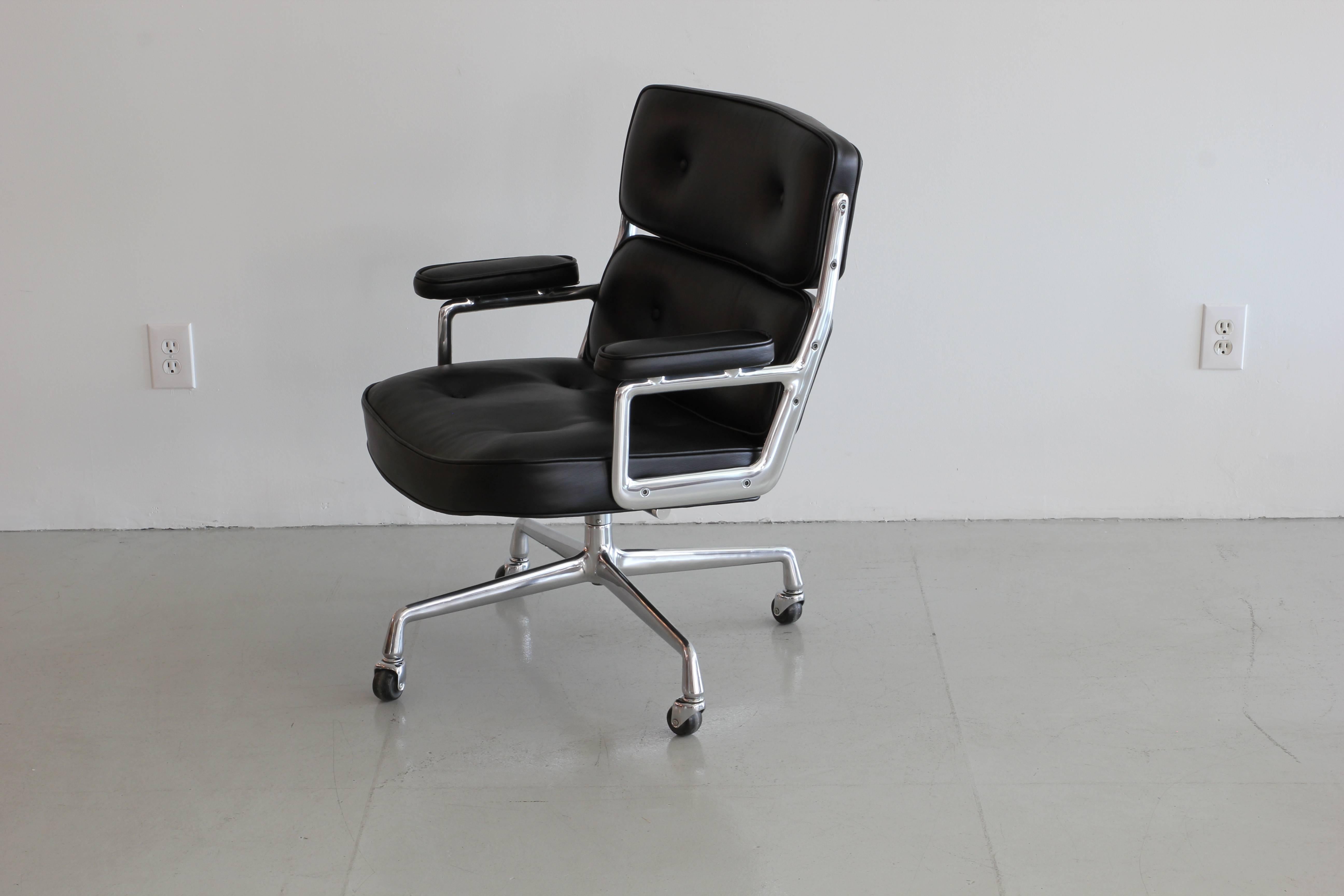 Eames Time Life Chair In Good Condition In Beverly Hills, CA