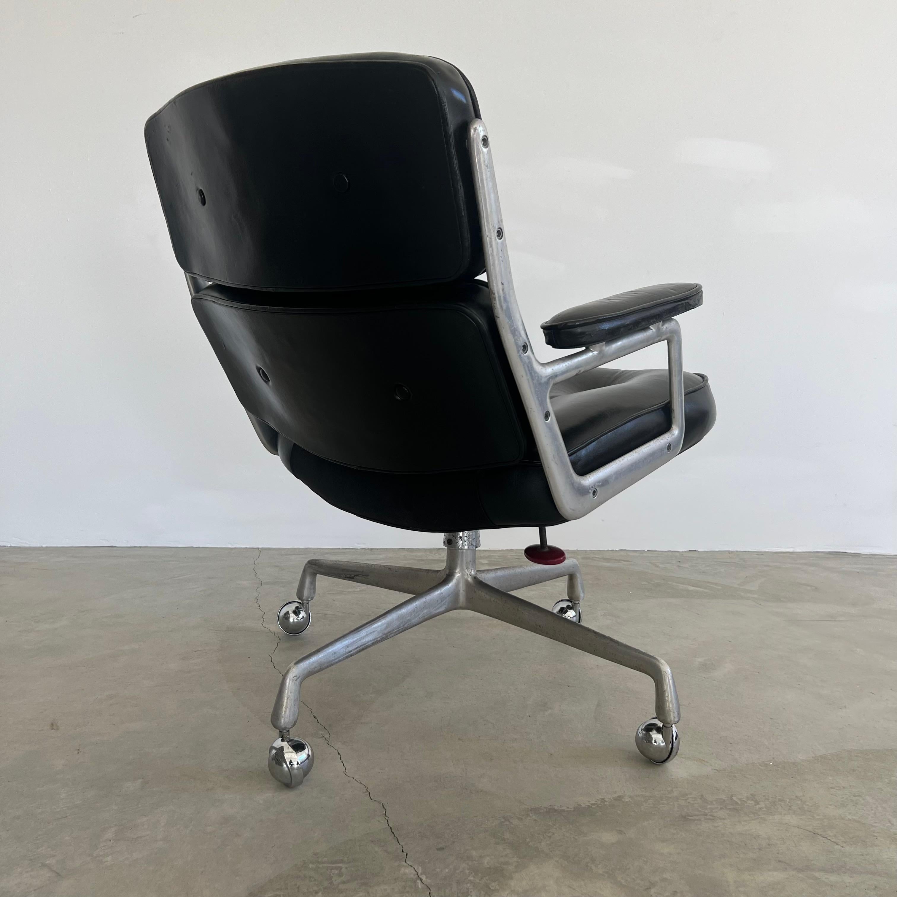 Eames Time Life Chair in Black Leather for Herman Miller, 1980s USA In Good Condition For Sale In Los Angeles, CA