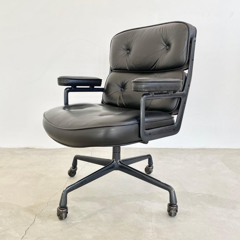Mid-Century Modern Eames Time Life Chair in Black Leather for Herman Miller, 1984 USA For Sale